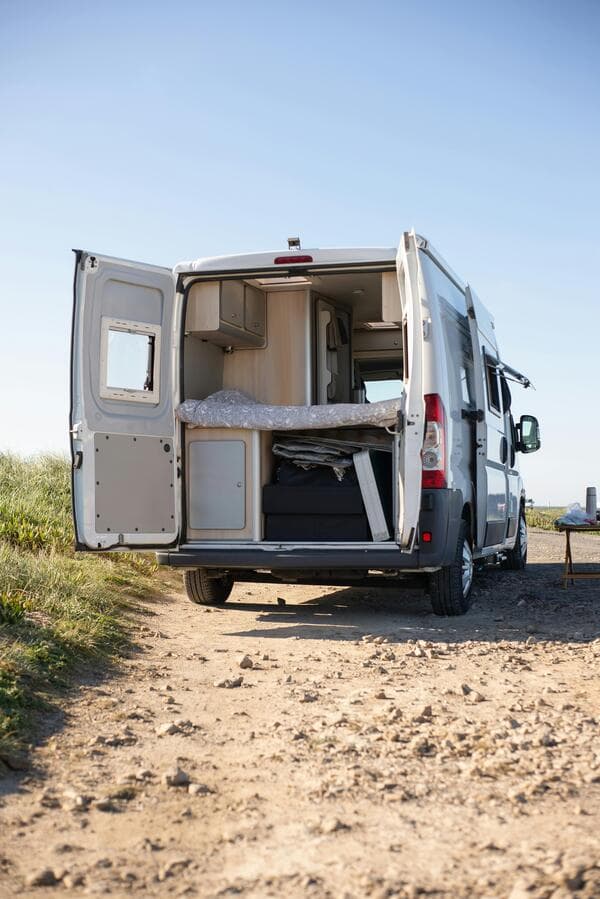 Seller talking with a buyer over coffee