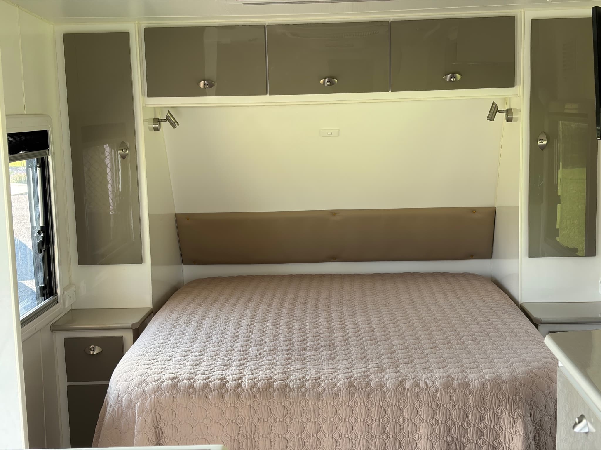 2017 Highline Caravans Matrix off road — photo 3