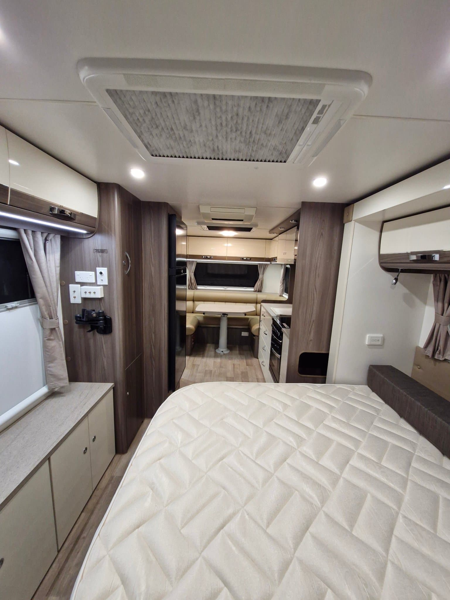 2018 Jayco Silverline 21.65-3 Touring — photo 3