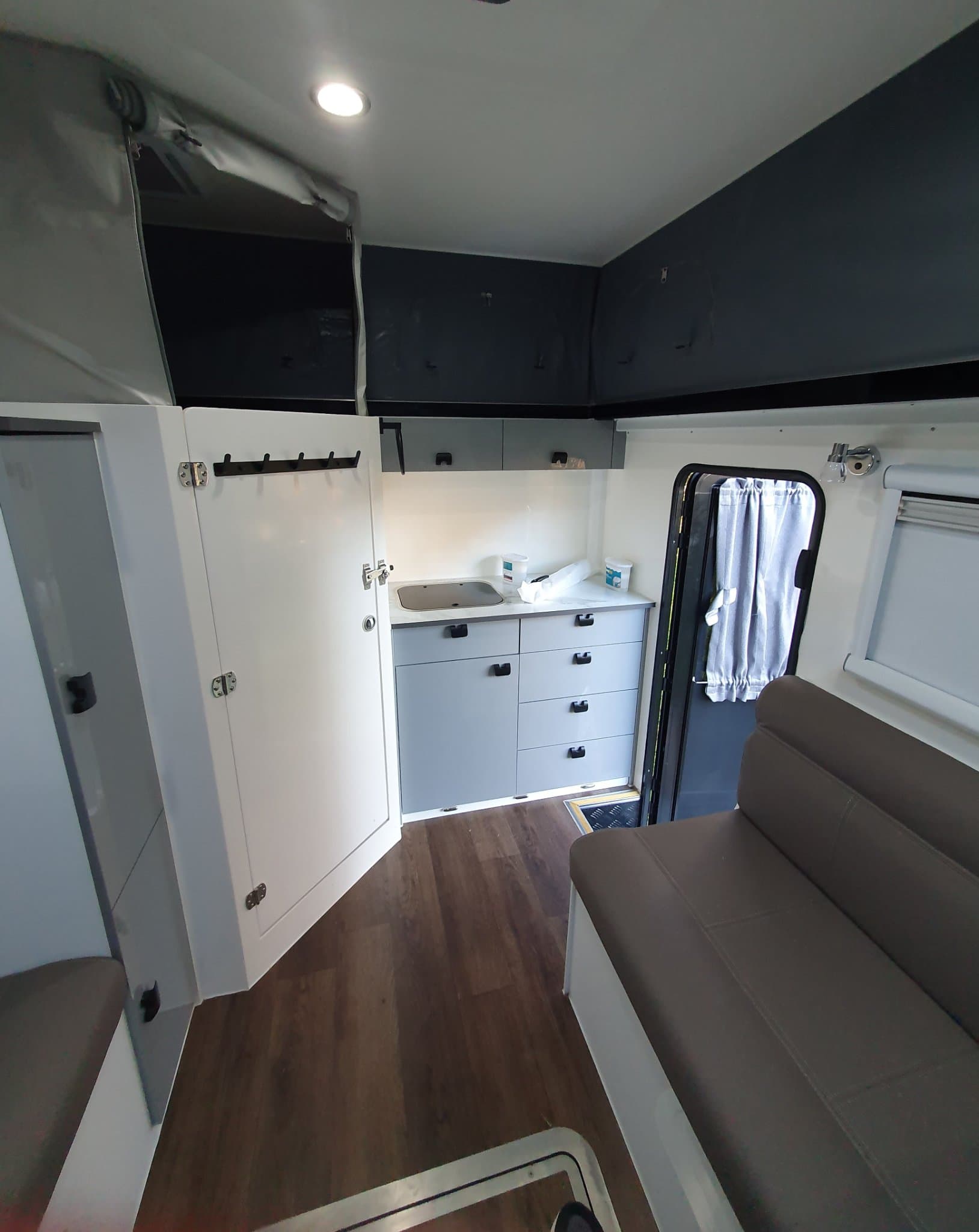 2024 EzyTrail Campers VZ4200 — photo 3