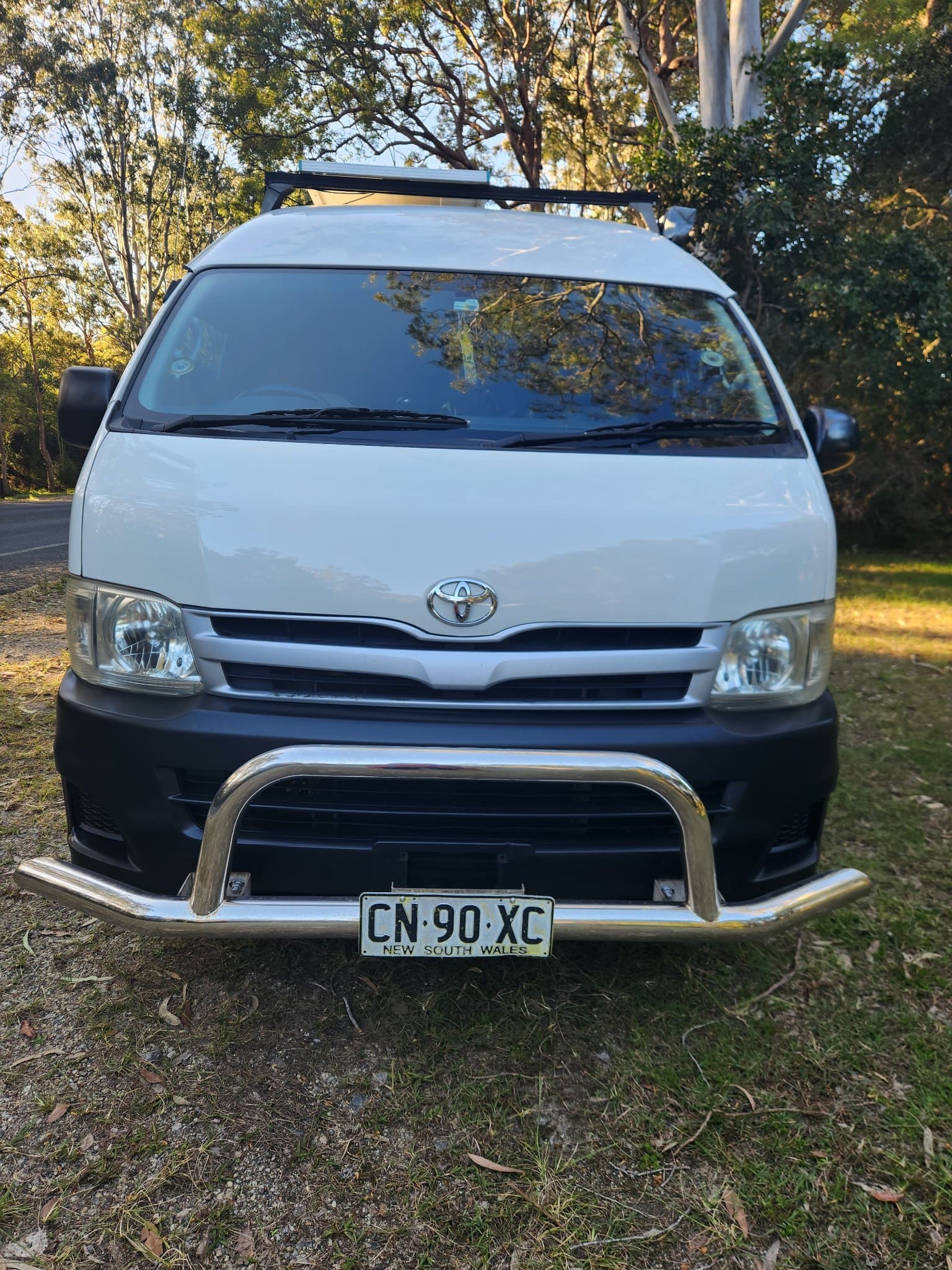 2010 Toyota HiAce — photo 2