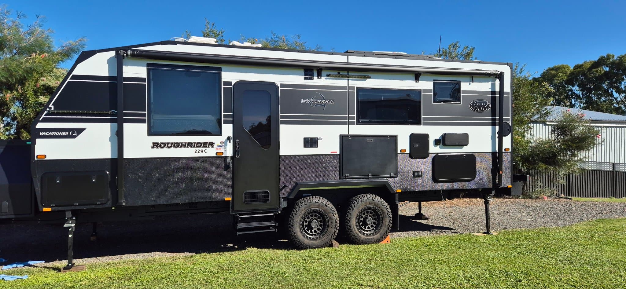 2025 Vacationer Caravans Rough Rider Family 229C — photo 2