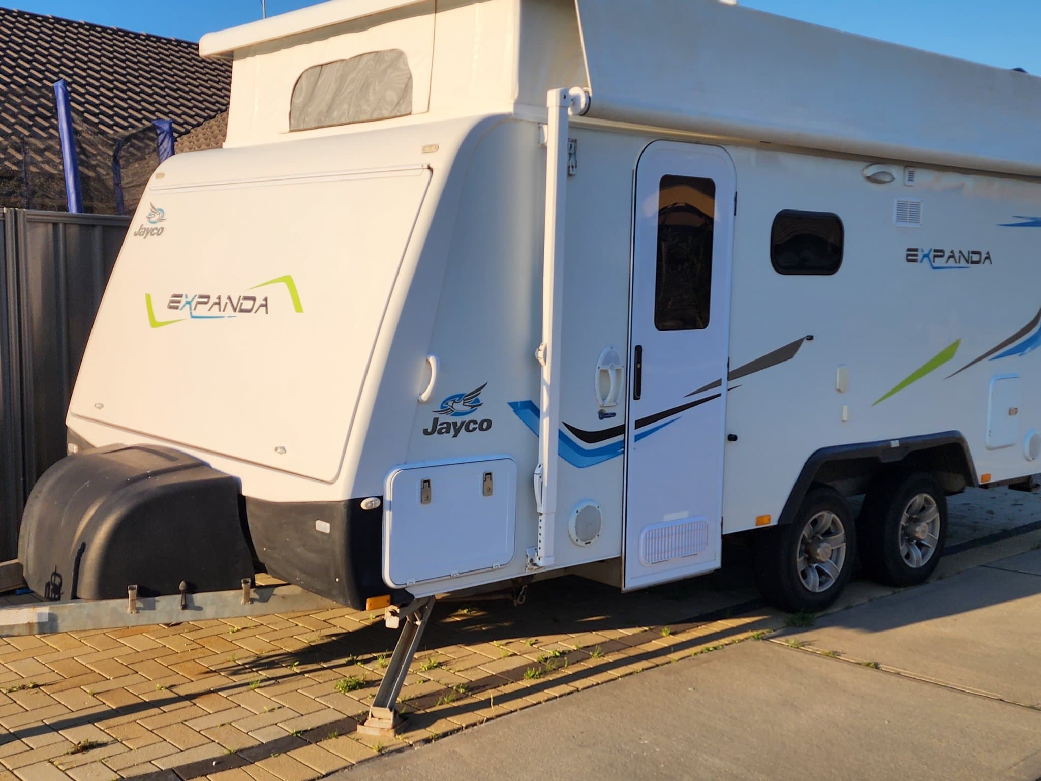 2017 Jayco Expanda 17.56-2 — photo 2