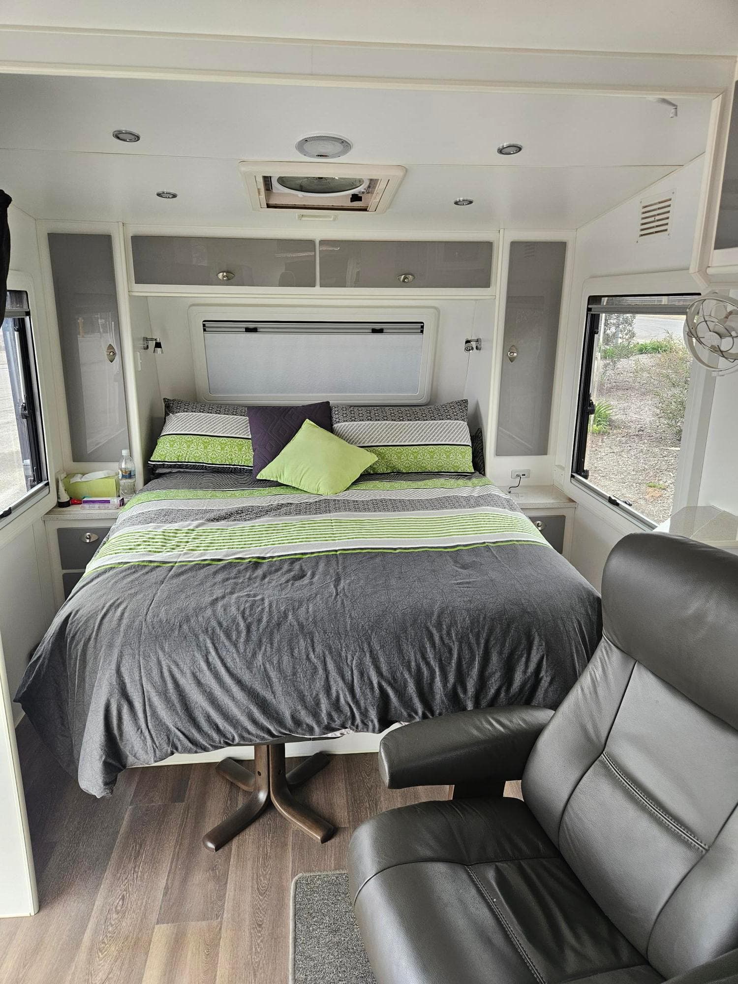 2018 JB Caravans Dirt Road Extreme AIR Off Road / Off Grid — photo 2