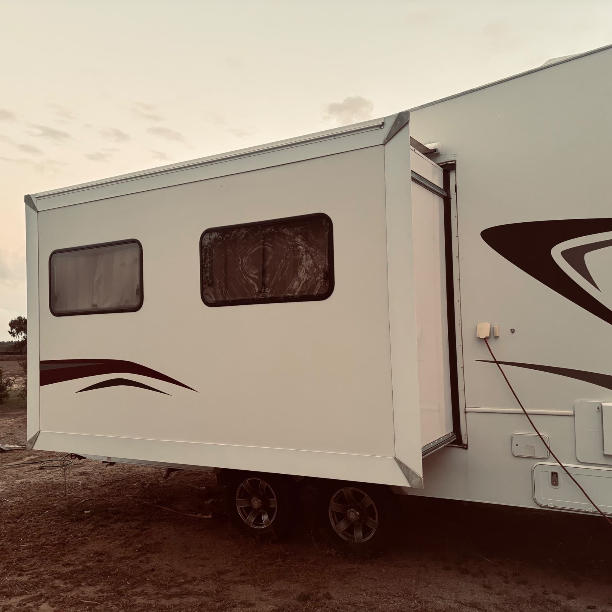 2014 Jayco Fifth Wheeler — photo 2