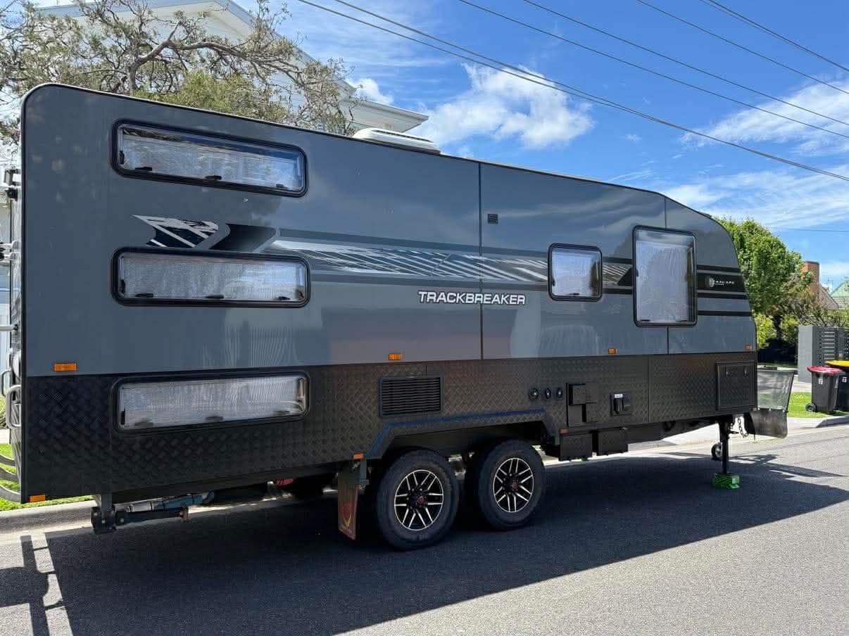 2022 Seascape Caravans Trackbreaker Family 216-1F — photo 2