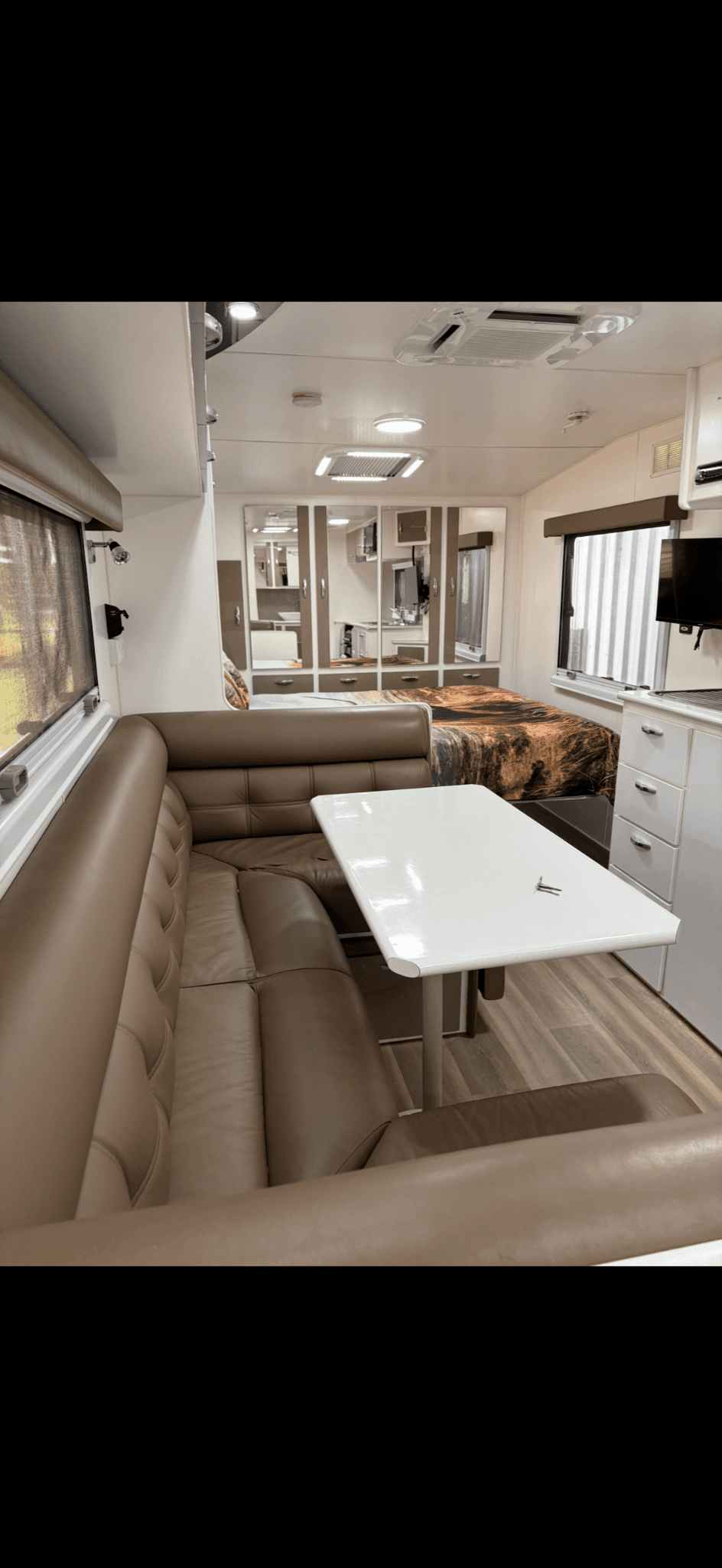 2018 Blue Sky Caravans Grandeur — photo 2