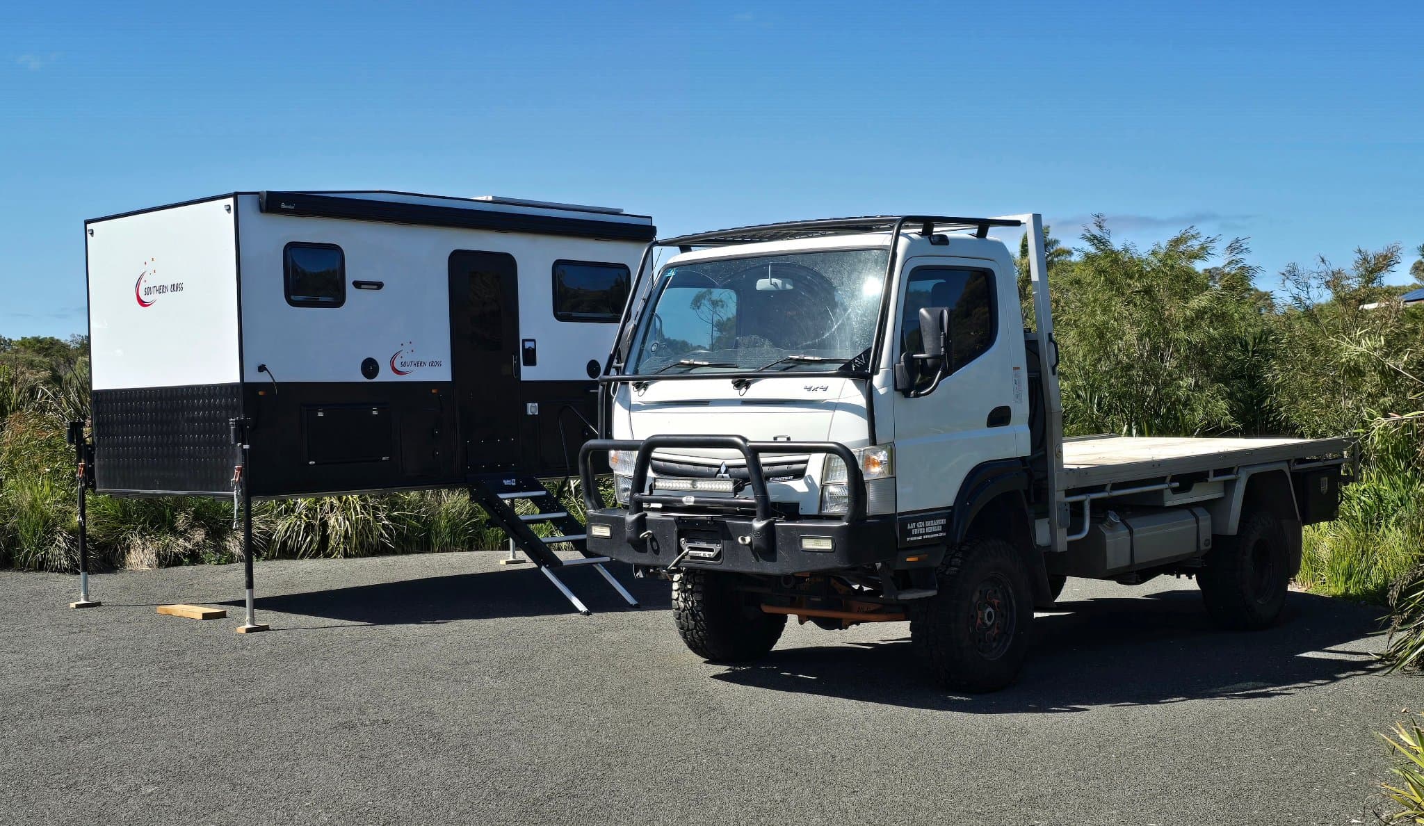2021 Fuso Canter 4x4 Southern Cross Slide on camper Southern Cross 4.2metres — photo 2