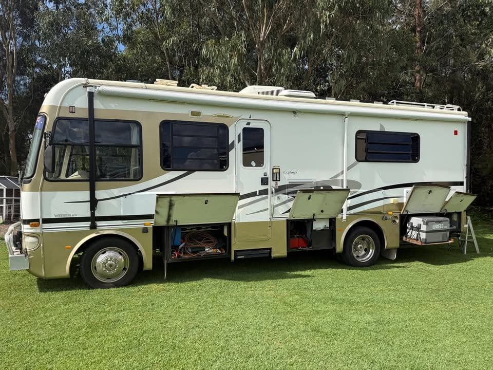 2004 Winnebago Explorer 2784 RB DB — photo 2