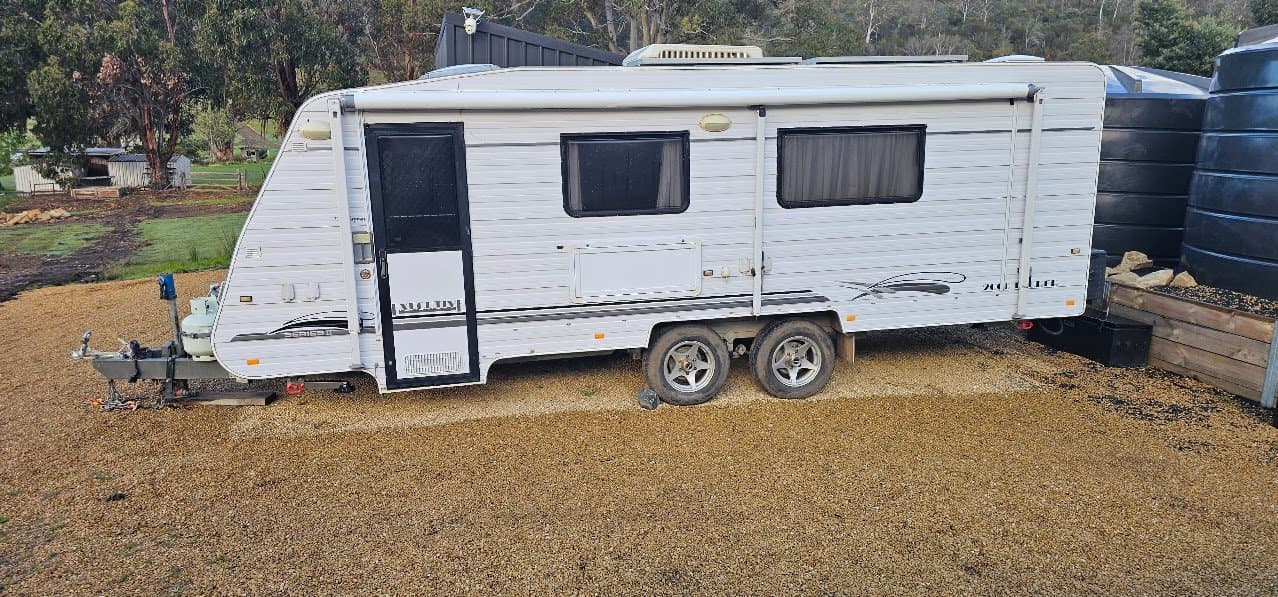 2011 Supreme Caravans Executive 1760