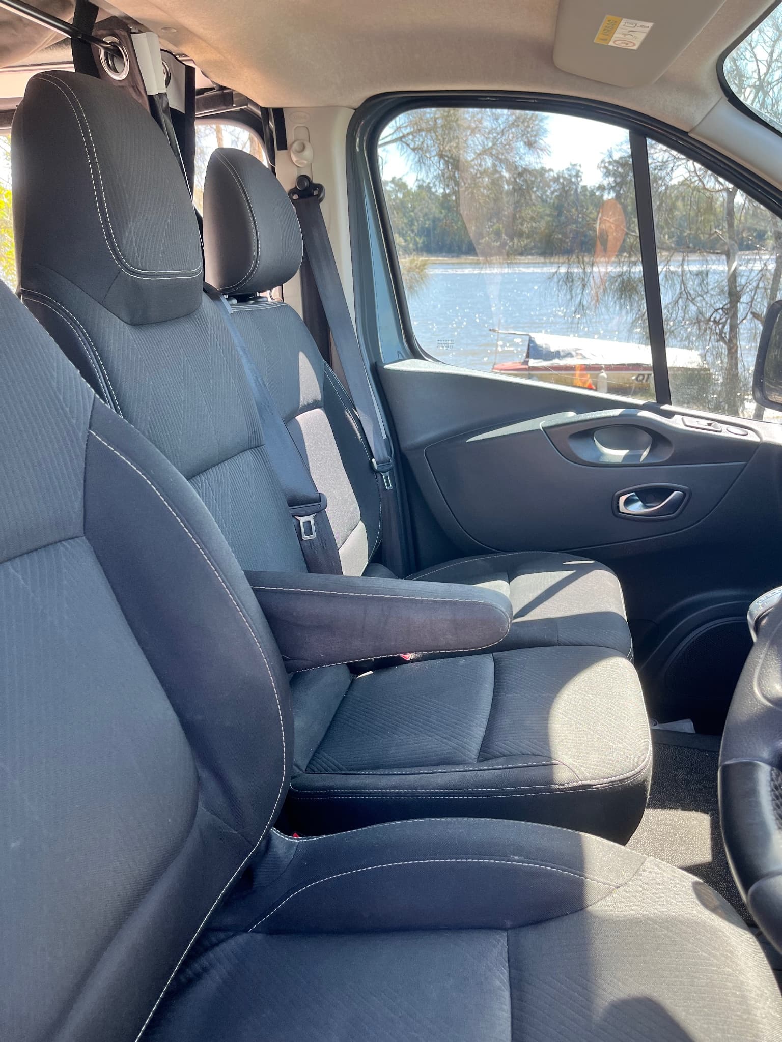2021 Renault Traffic — photo 2