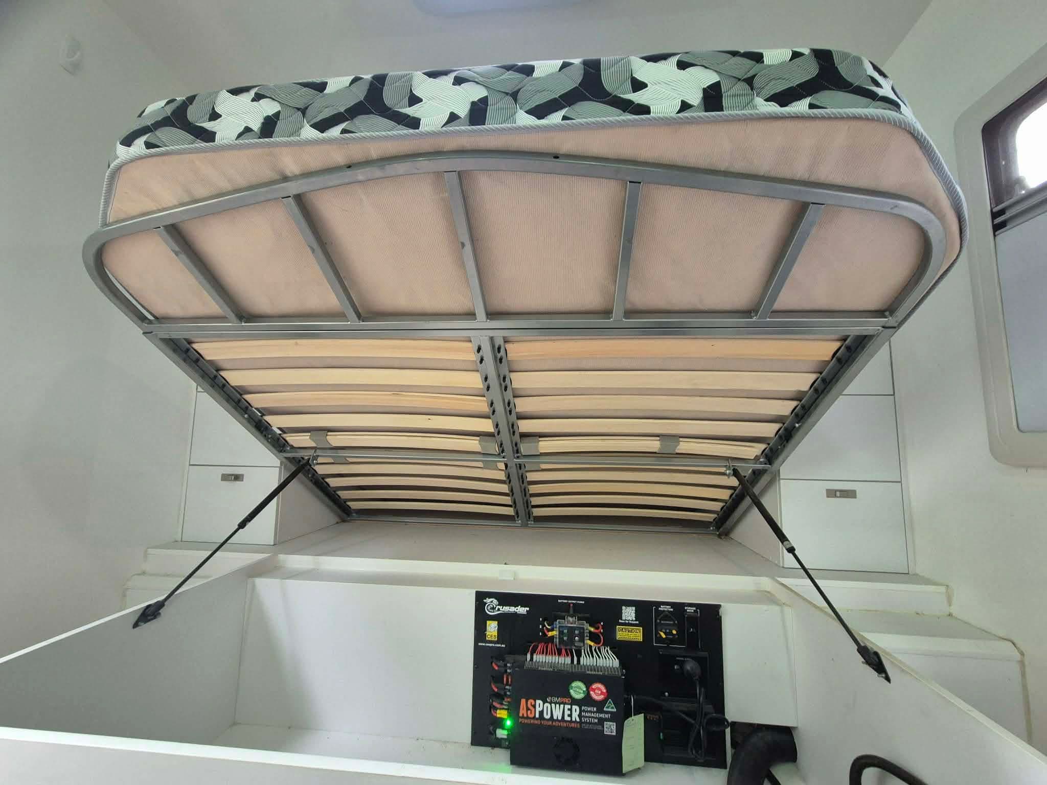 2024 Crusader Caravans Lifechanger Bunkie 21'3 — photo 2