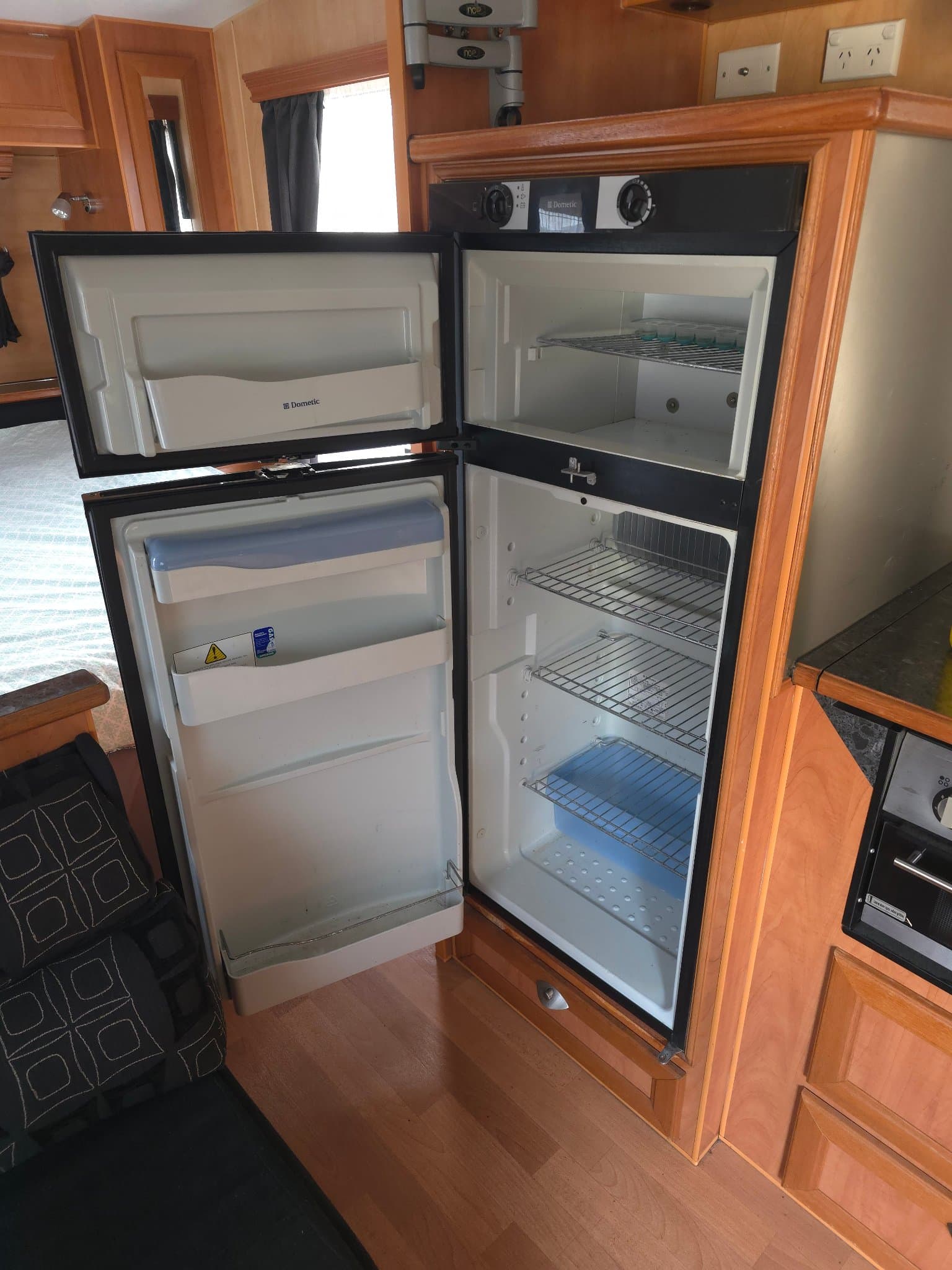 2010 Royal Flair Caravans Family Flair 19'6-2 — photo 3