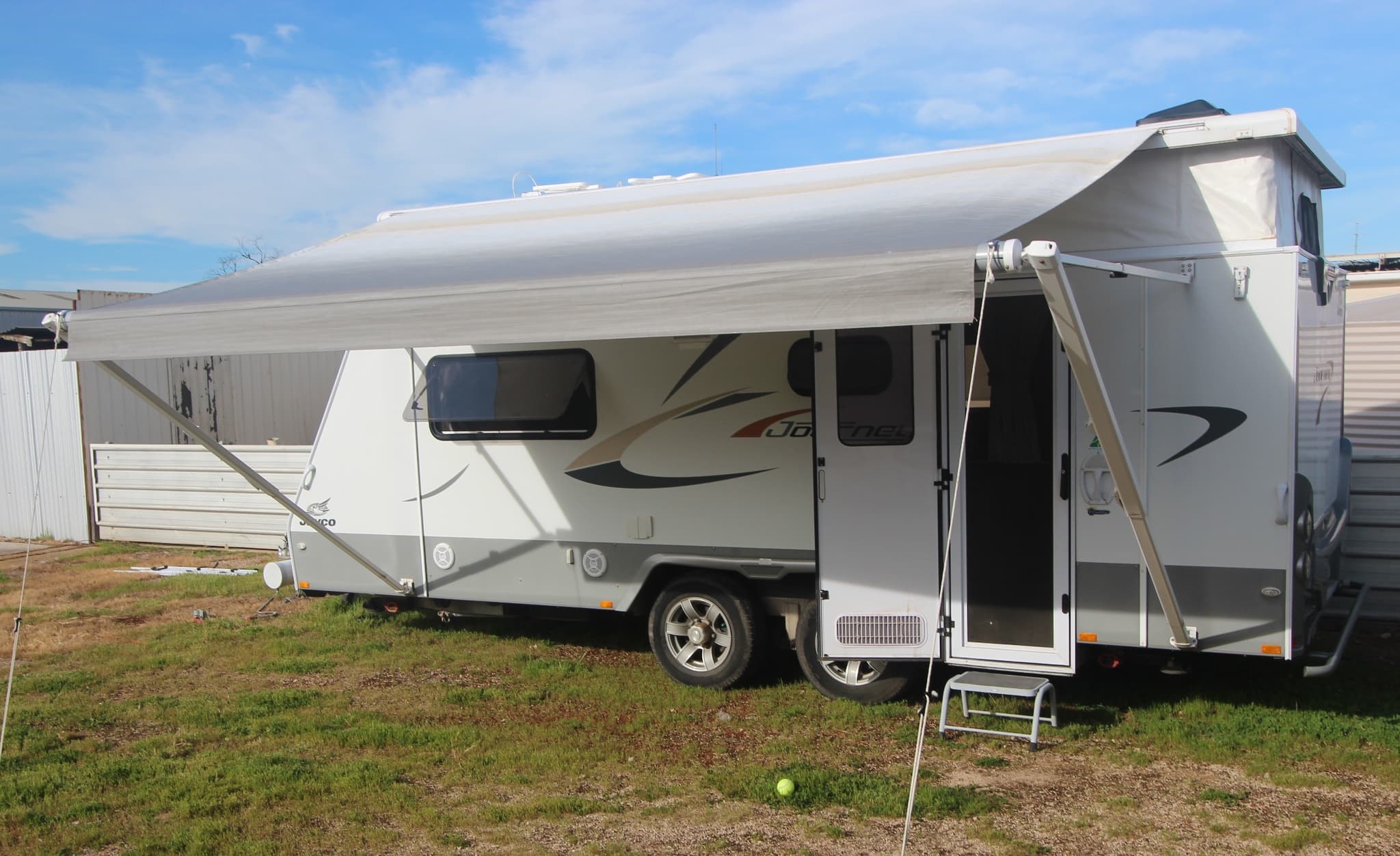 2018 Jayco Journey Deluxe — photo 2
