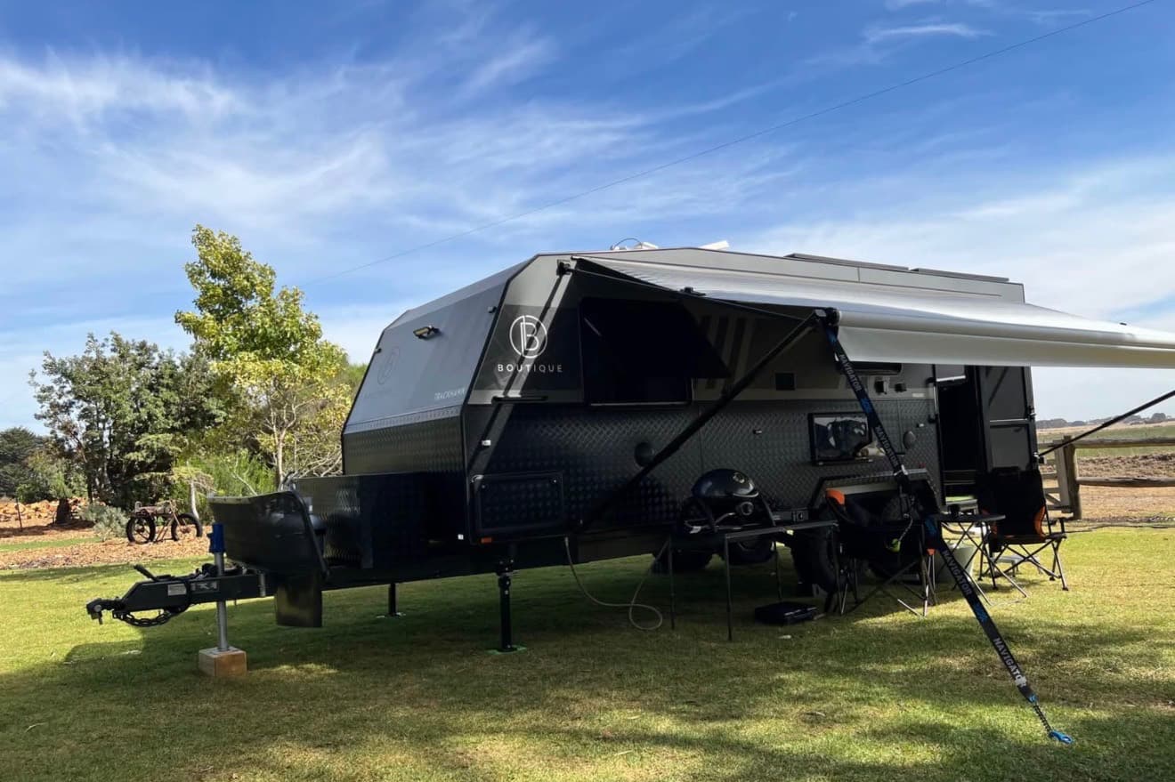 2023 Boutique Caravans Trackhawk — photo 2