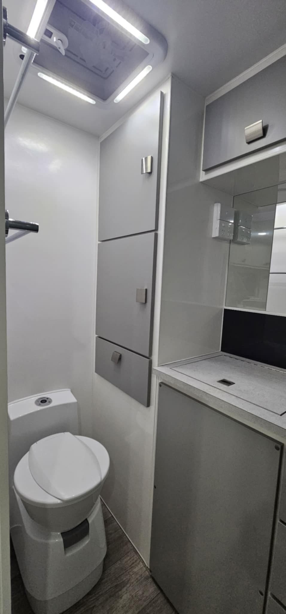 2025 Essential Caravans Outlander Off Road V5-2 20'6" — photo 2