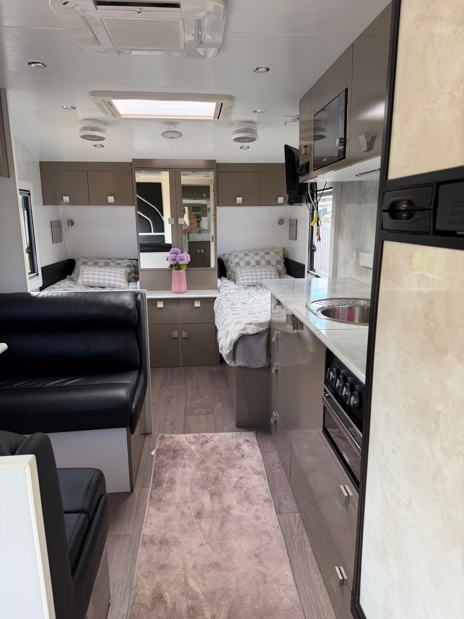 2016 Atlantic Caravans Endeavour 19f — photo 2