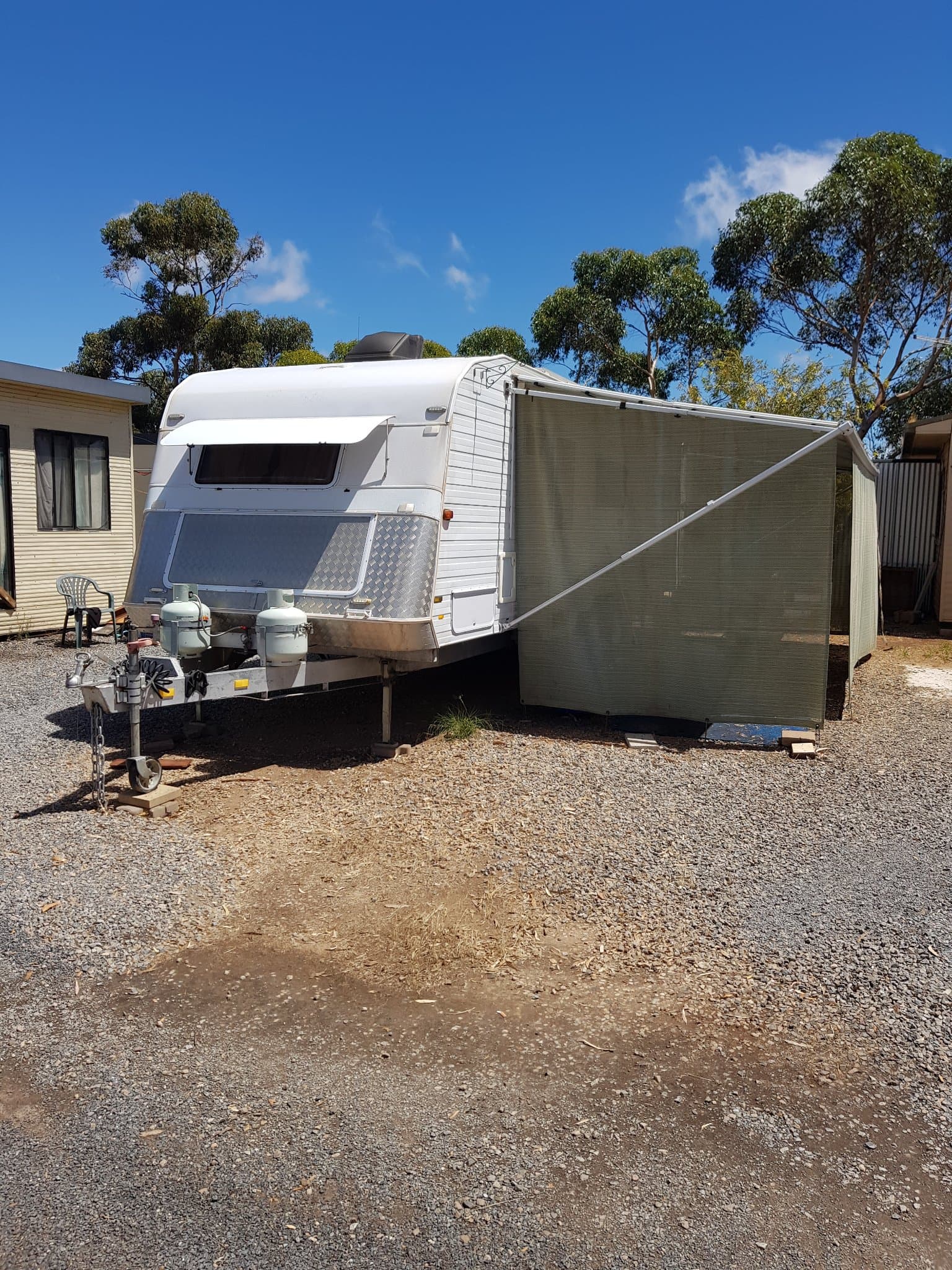 2004 Roadstar Caravans Voyager 4000 27' x 7'9"