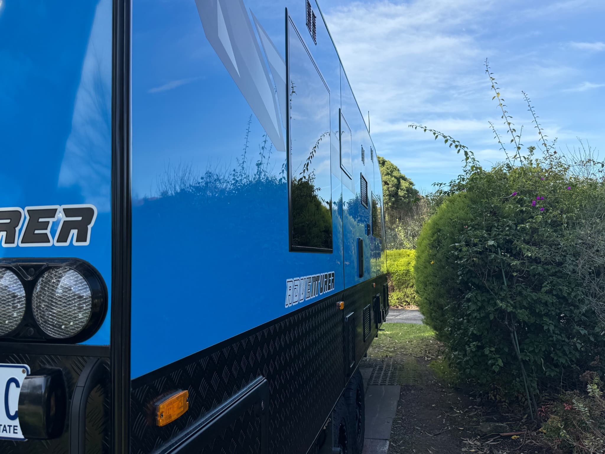 2025 Aussie Fivestar Caravans Adventurer Xtreme 21'6 Front Club — photo 2