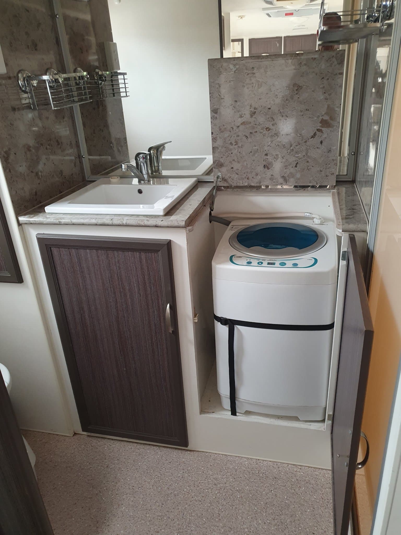 2012 Galaxy Caravans Viper — photo 2