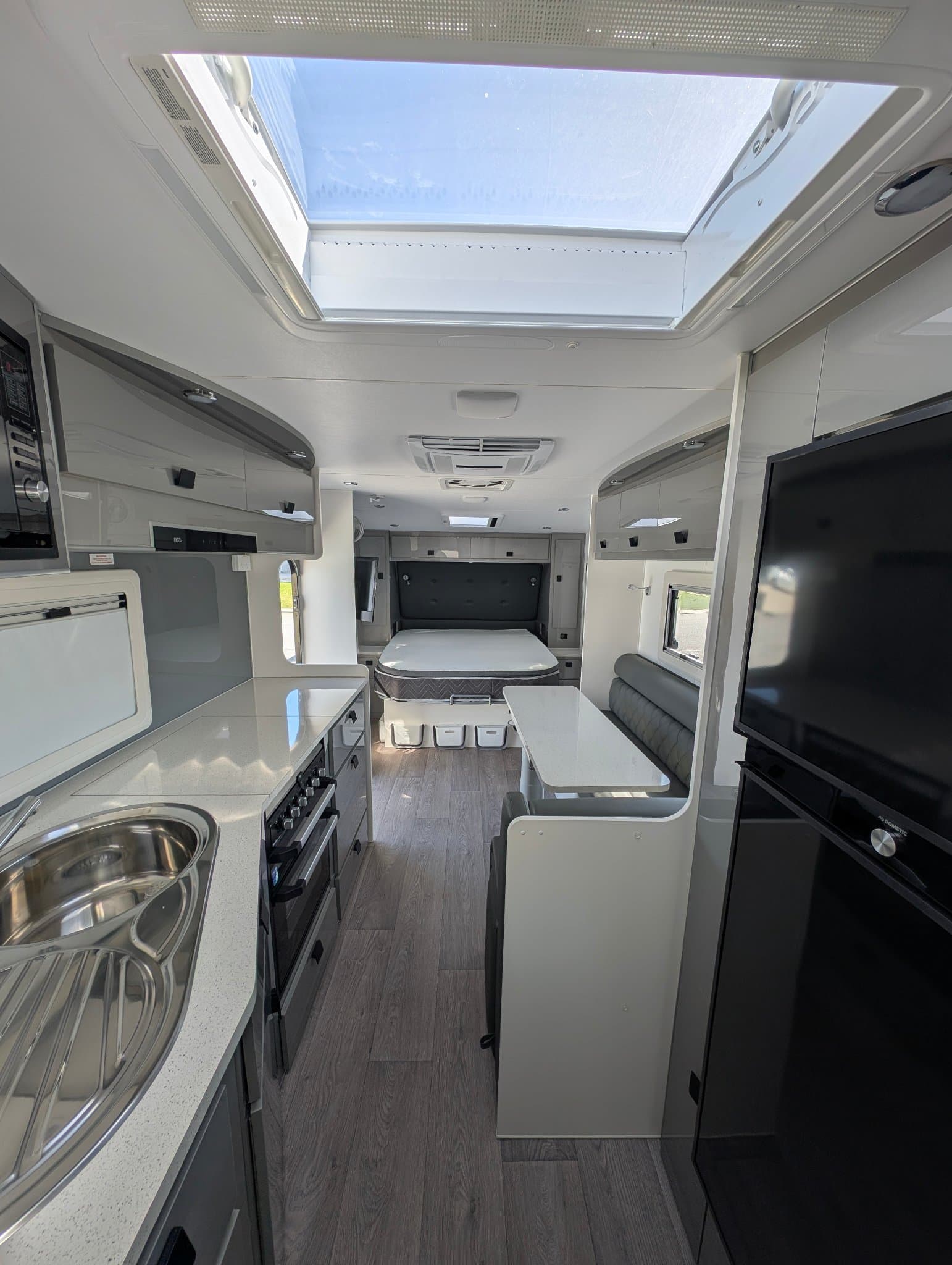 2024 JB Caravans Dirt Roader Extreme 22' Front Door options — photo 2