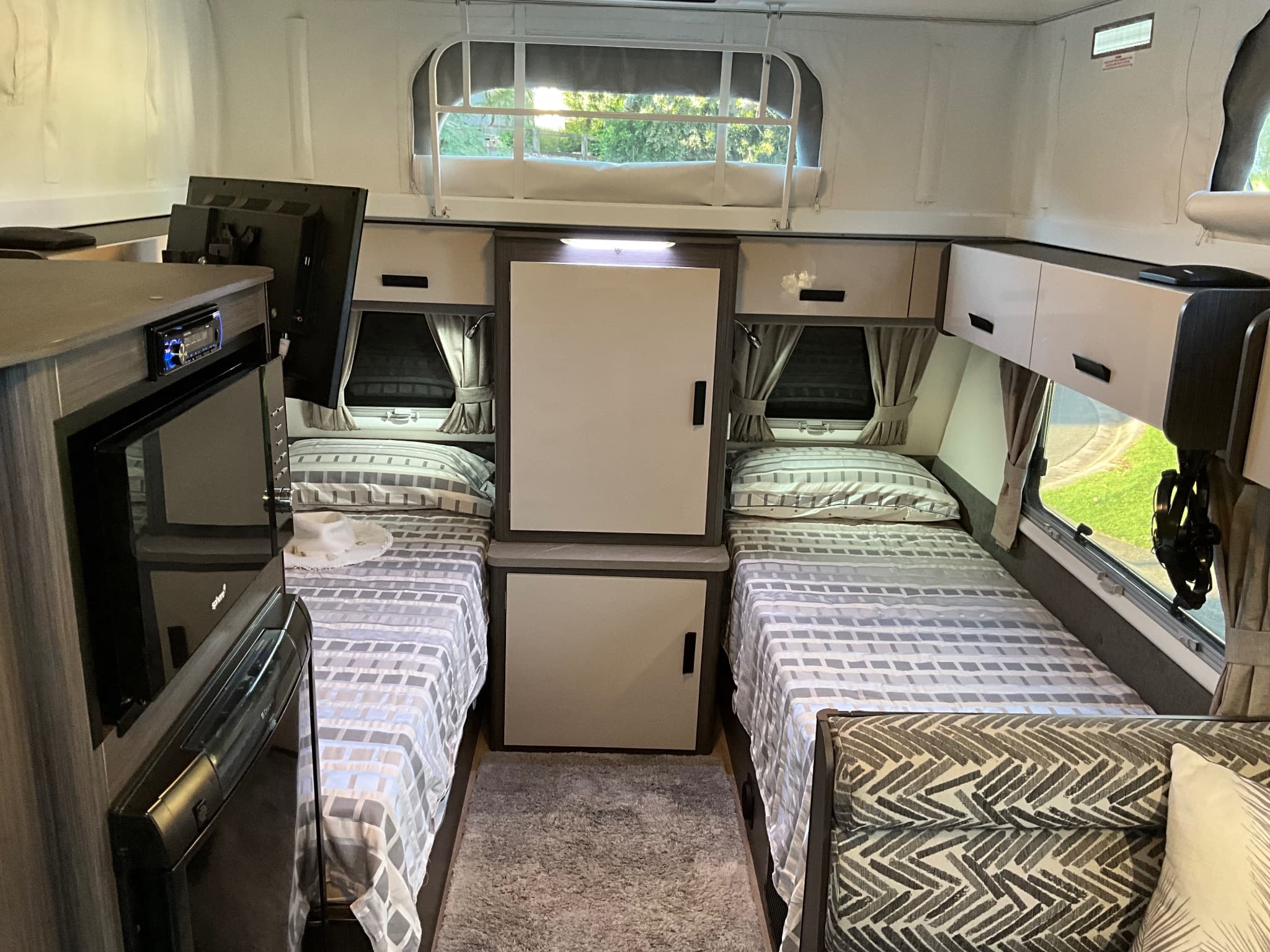 2021 Jayco Journey 15.48-4 — photo 2