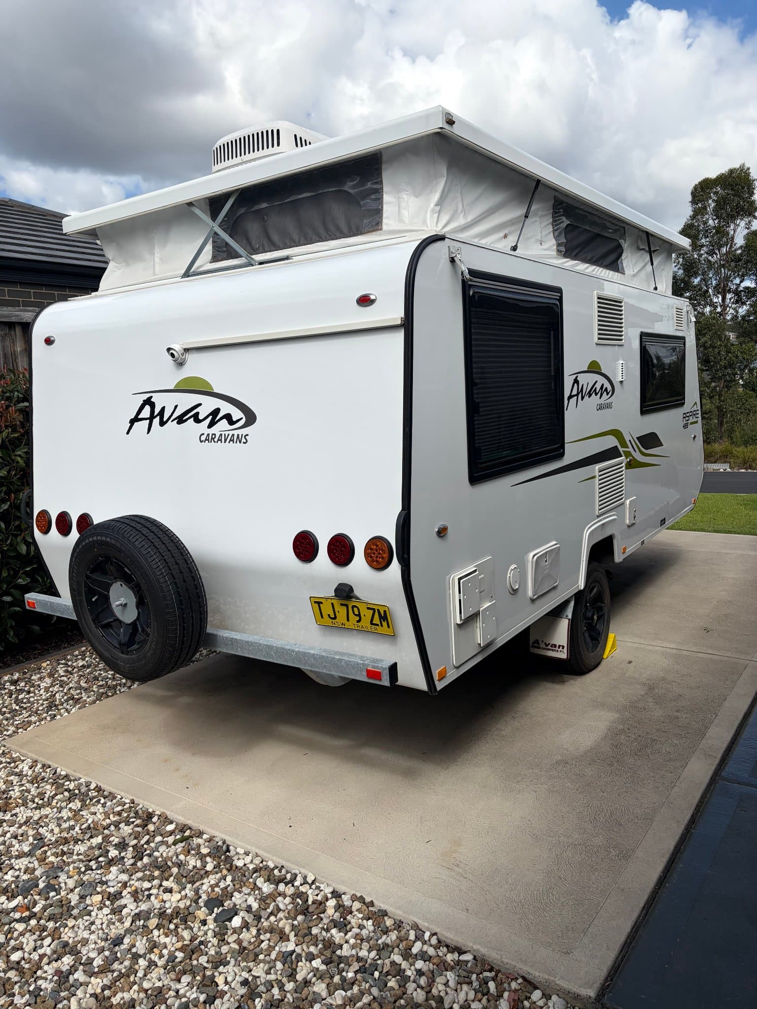 2021 Avan Aspire 499 Double Pop top