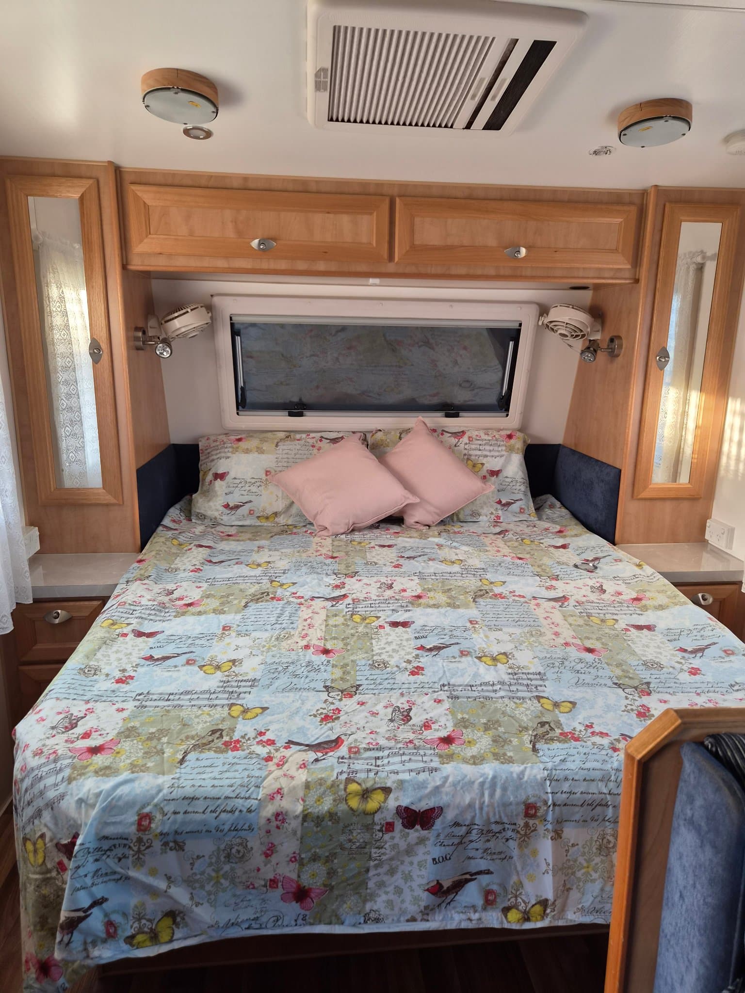 2012 JB Caravans Dreamline 21' 6 Platinum — photo 2