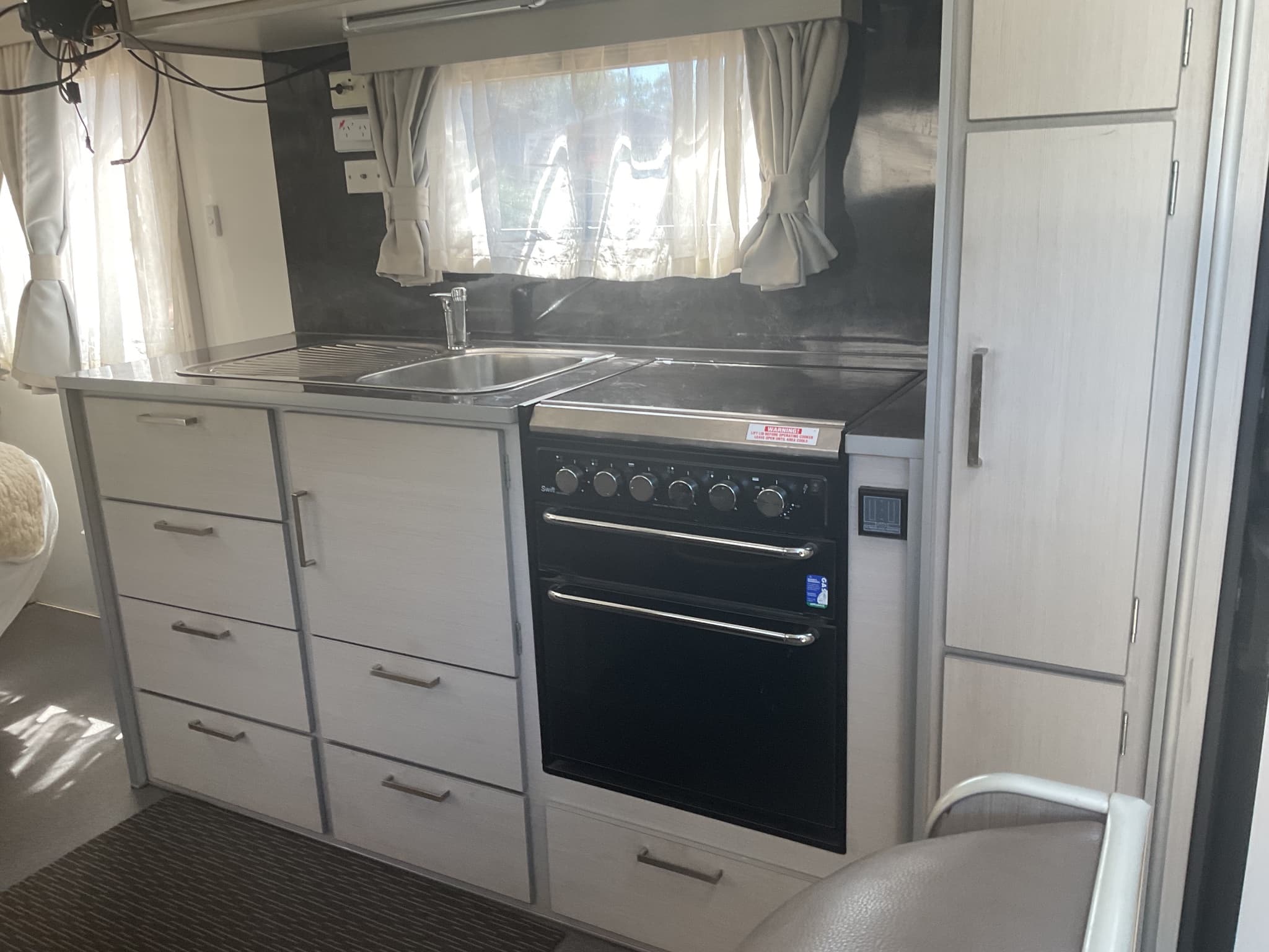 2014 Supreme Caravans Executive 1860 — photo 2