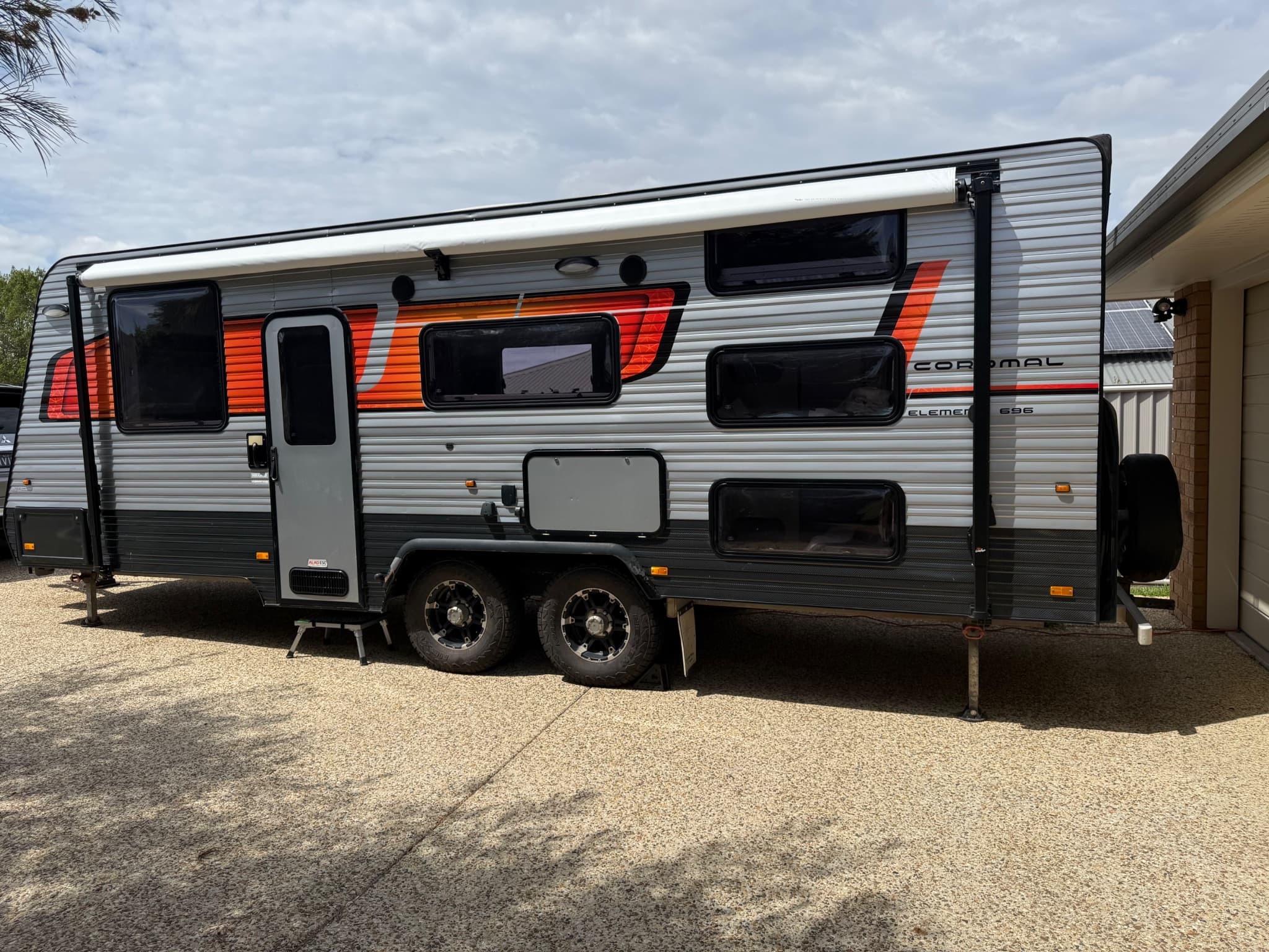 2018 Coromal Element 696S
