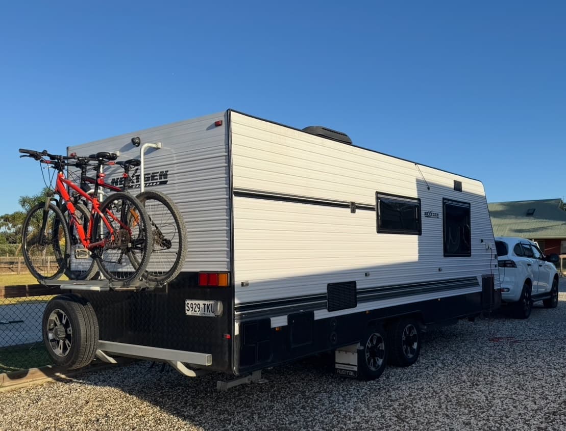 2017 NextGen NextGen Couple 20'6 Center Door — photo 2