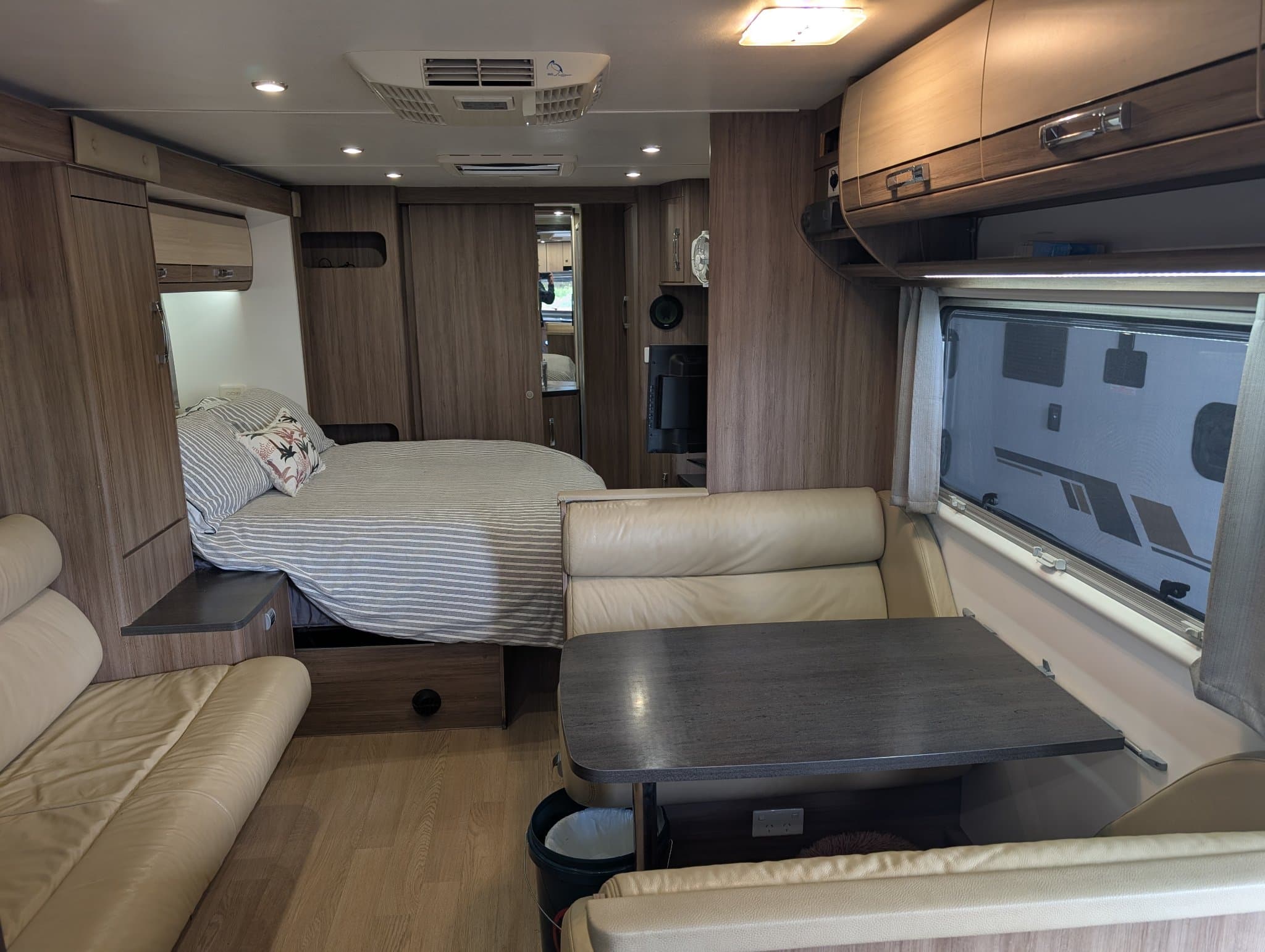 2014 Jayco Silverline 24.75-4 Outback — photo 2