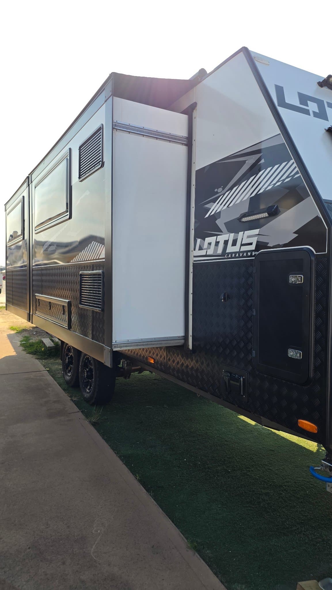 2022 Lotus Caravans Hollywood 24'