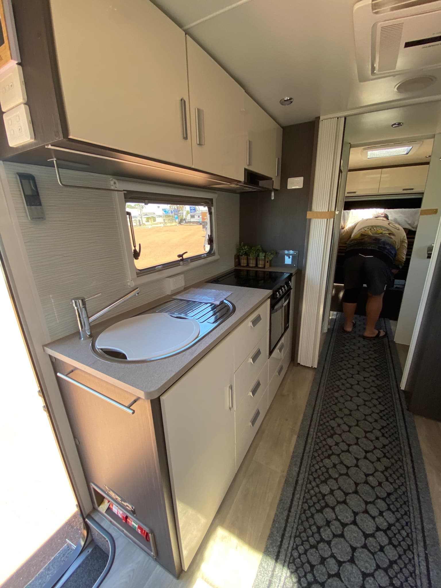 2019 Jayco Discovery 22.68-3 Outback — photo 2