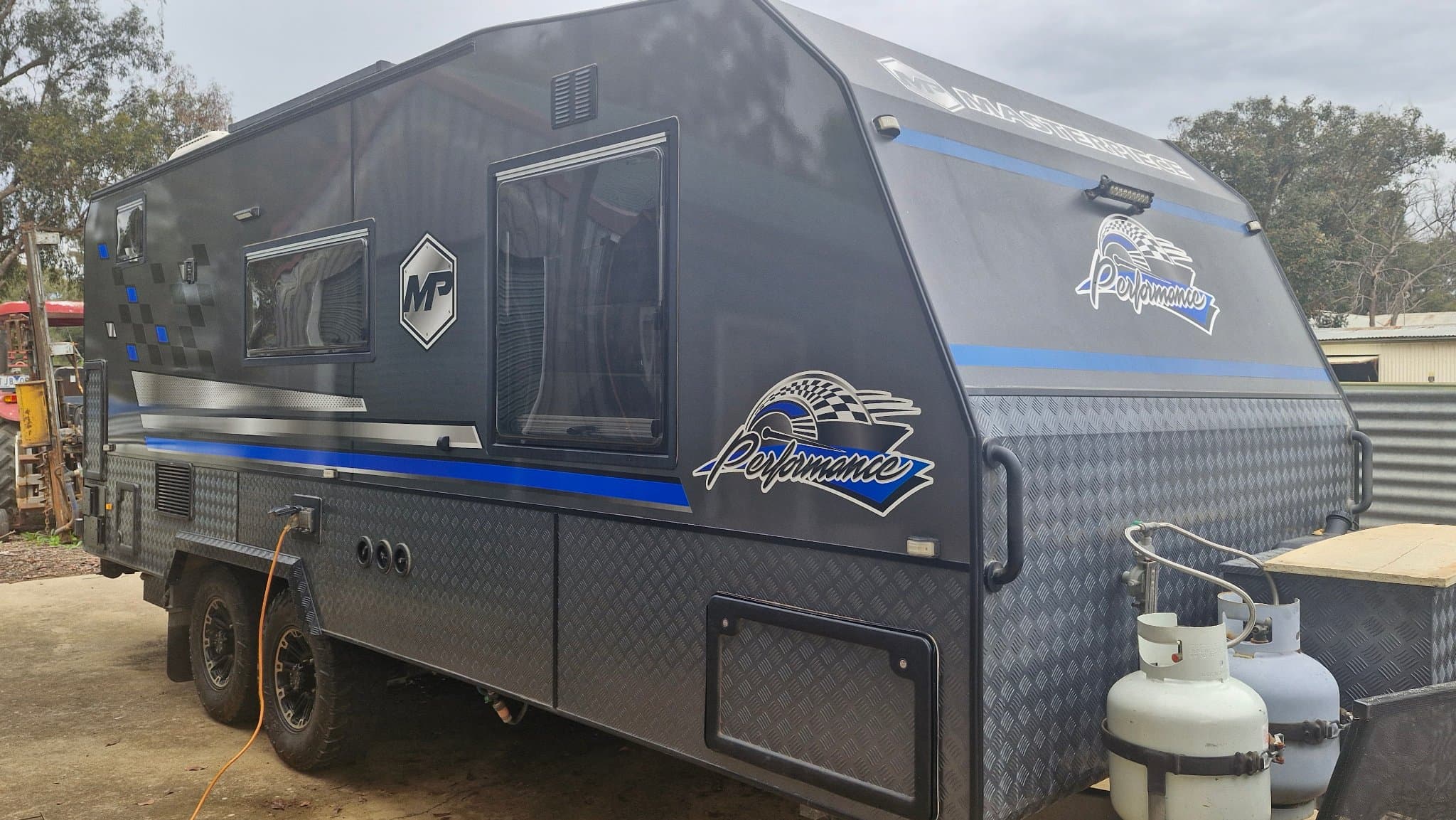2019 Masterpiece Caravans Performance Full Off Road — photo 2