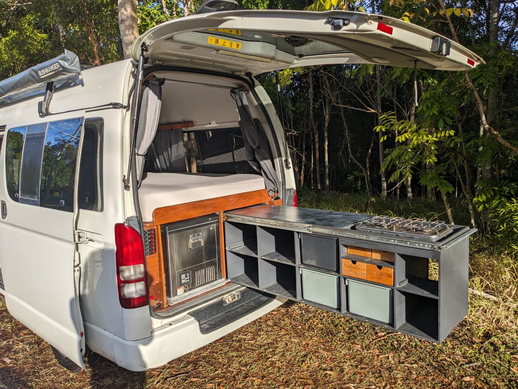 2007 Toyota HiAce — photo 2