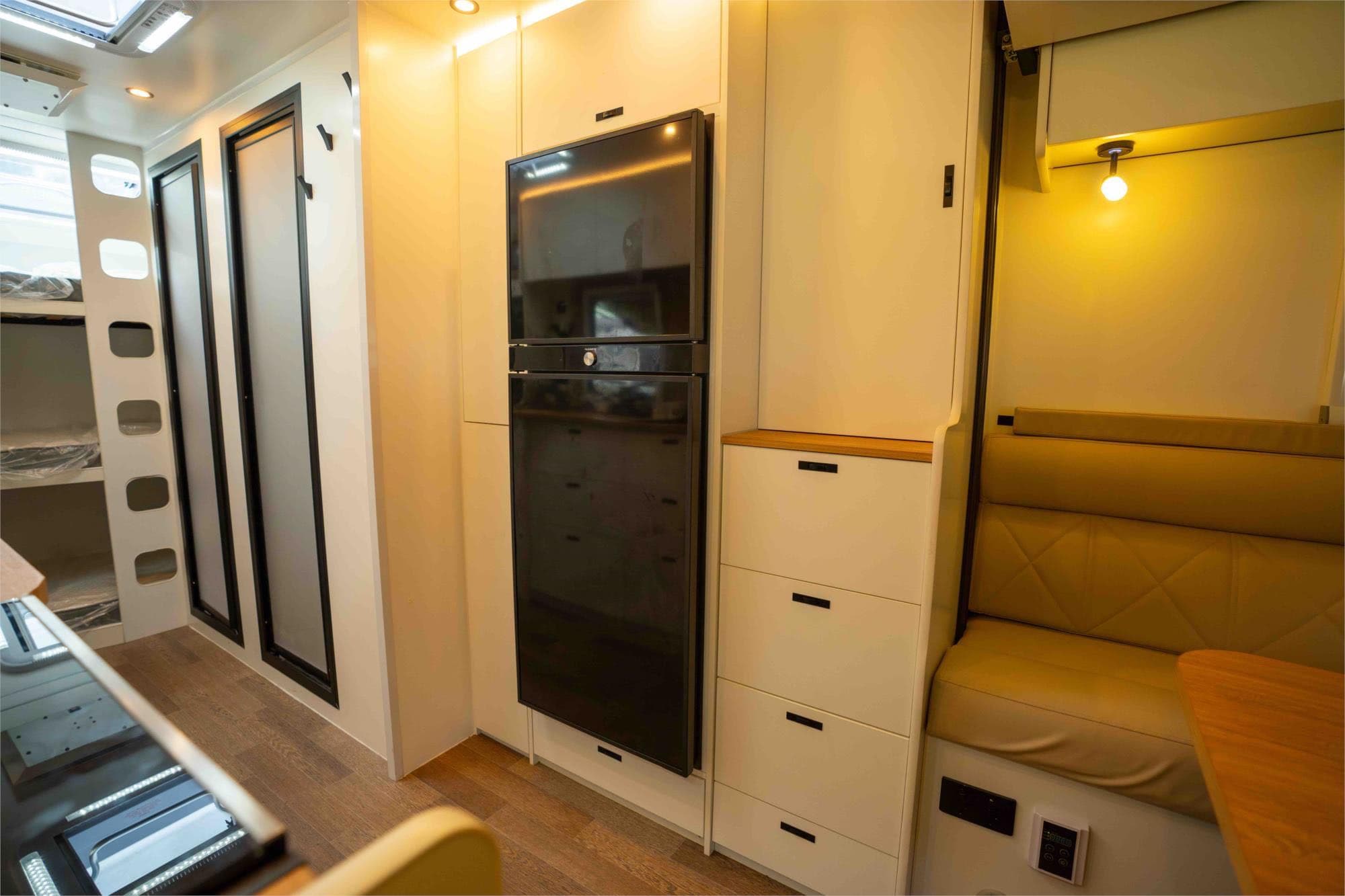 2025 On the Move Caravans Grenade 6.9F Black Edition — photo 3
