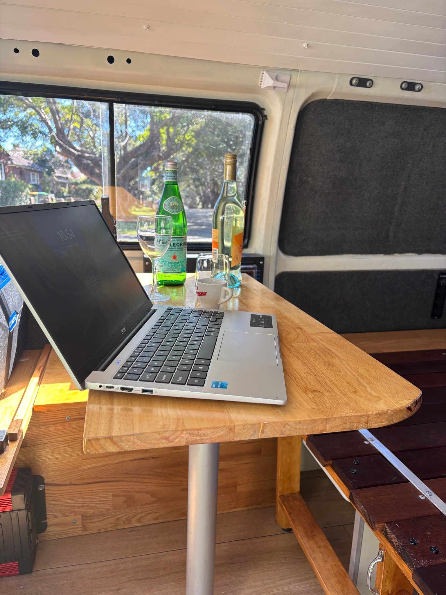 2003 Toyota HiAce — photo 2