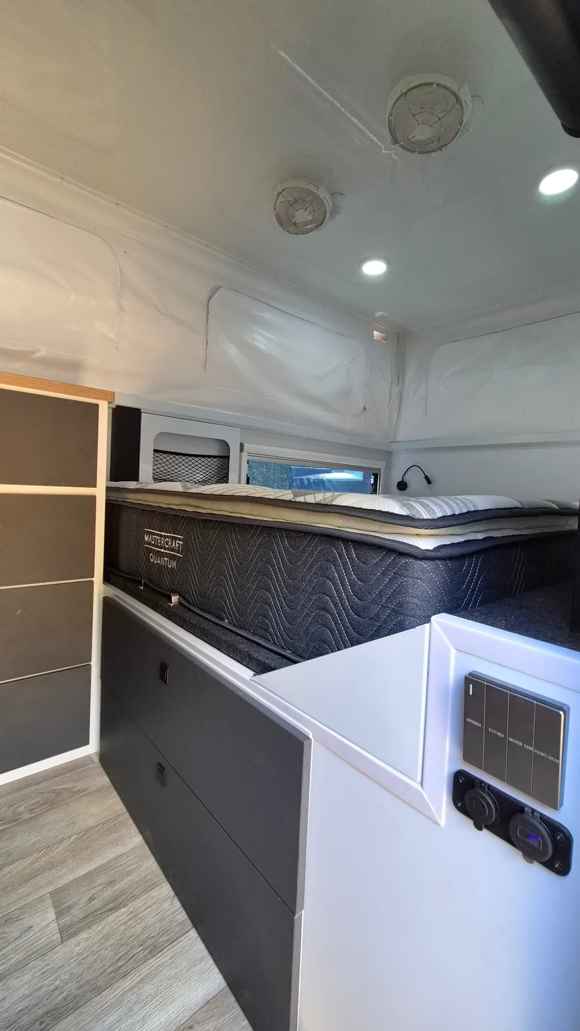 2024 Lifestyle Campers Iconn E2 — photo 2