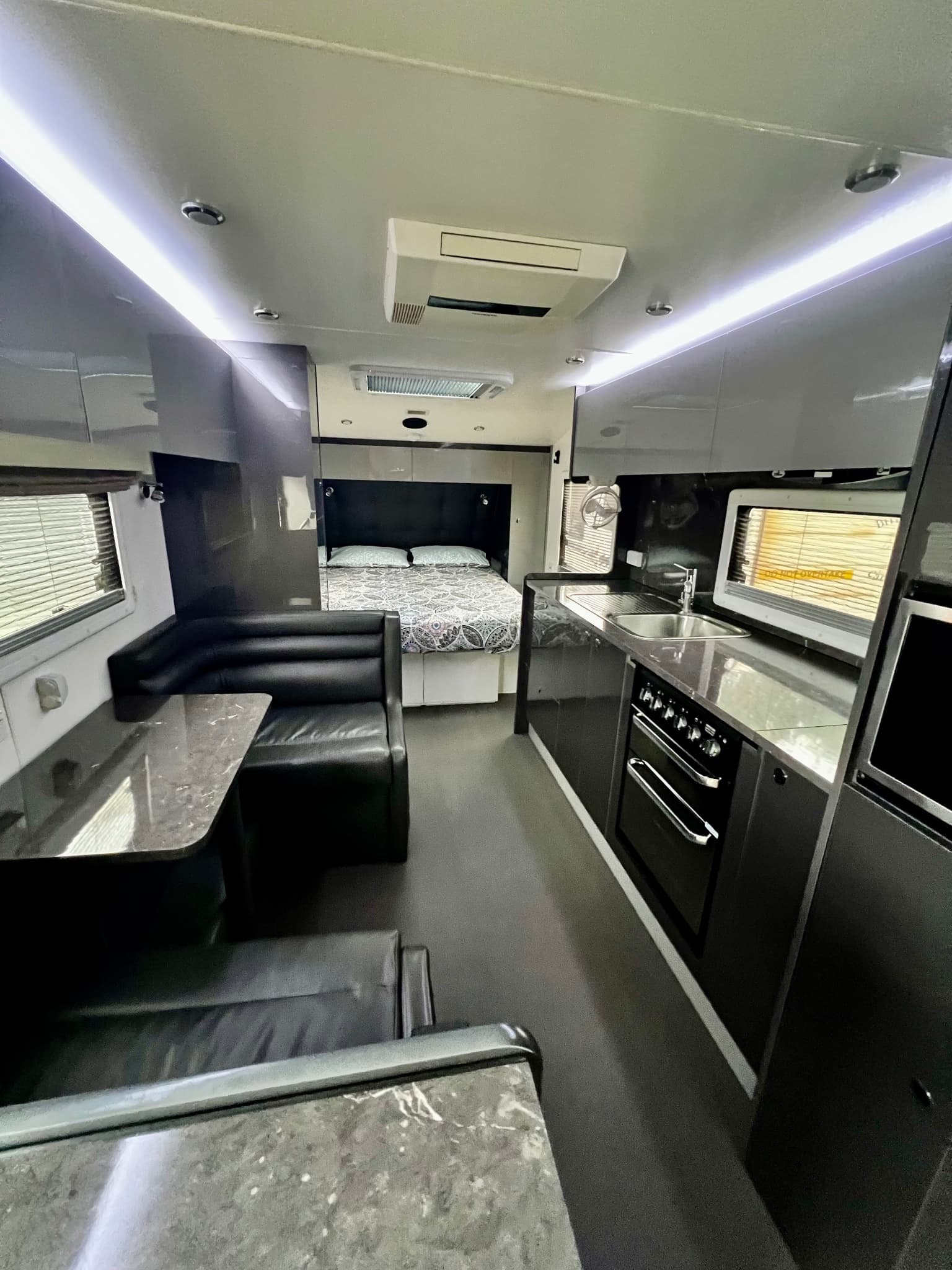 2017 Lotus Caravans Freelander 22'6 — photo 2