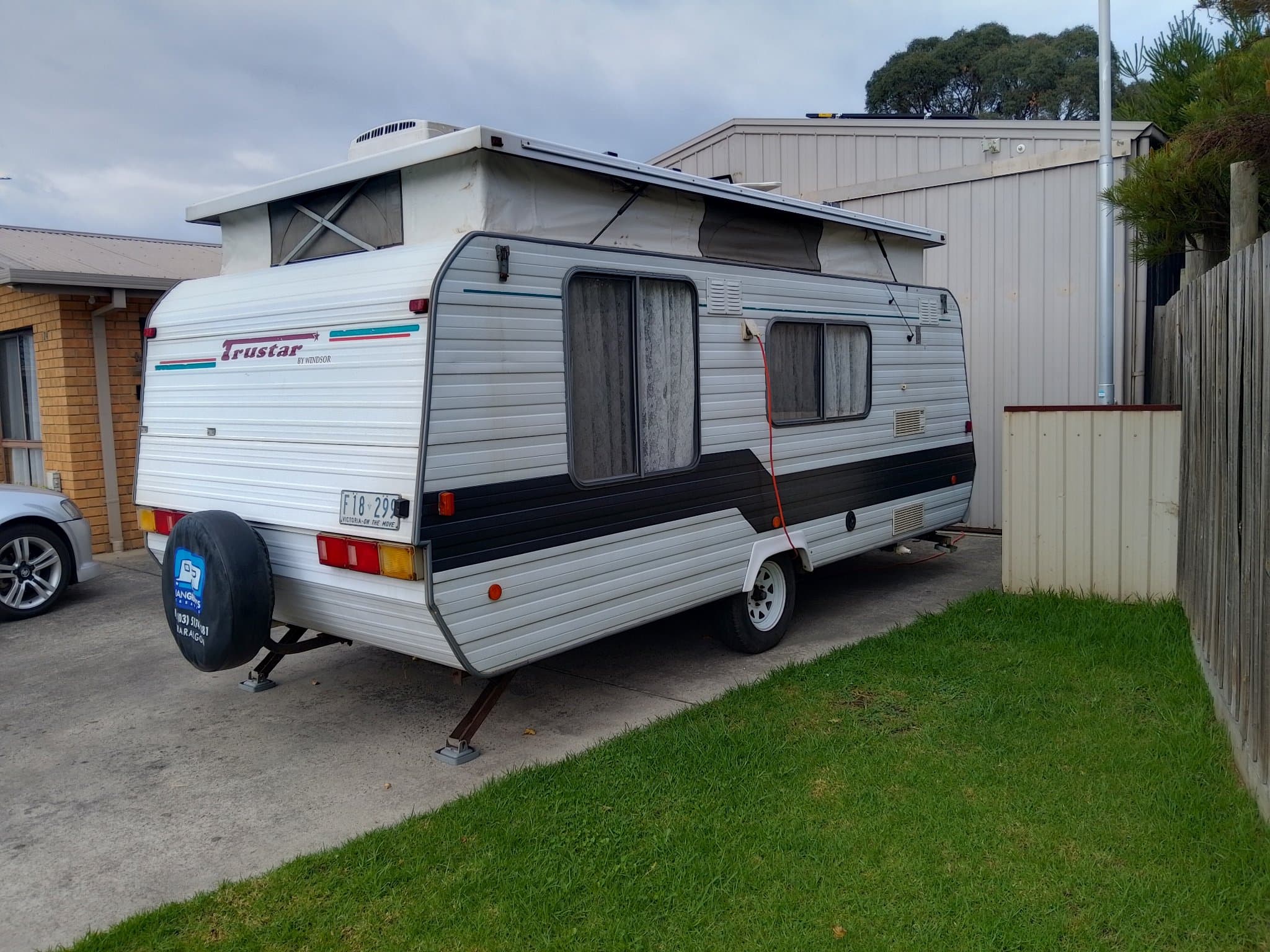 1996 Windsor Trustar 17ft