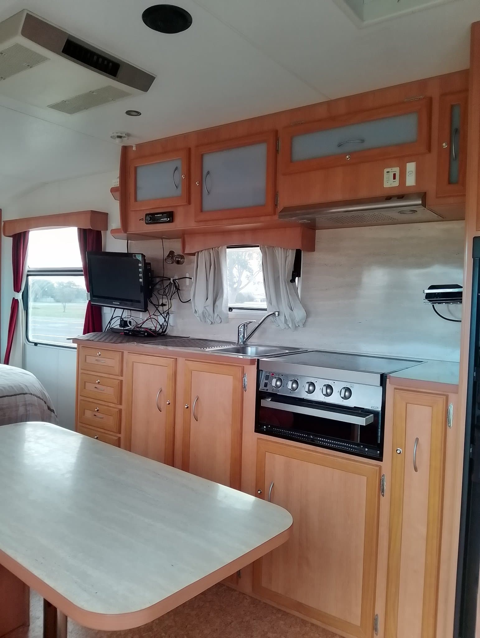 2010 Windsor Caravans Genesis GC-6385 — photo 2