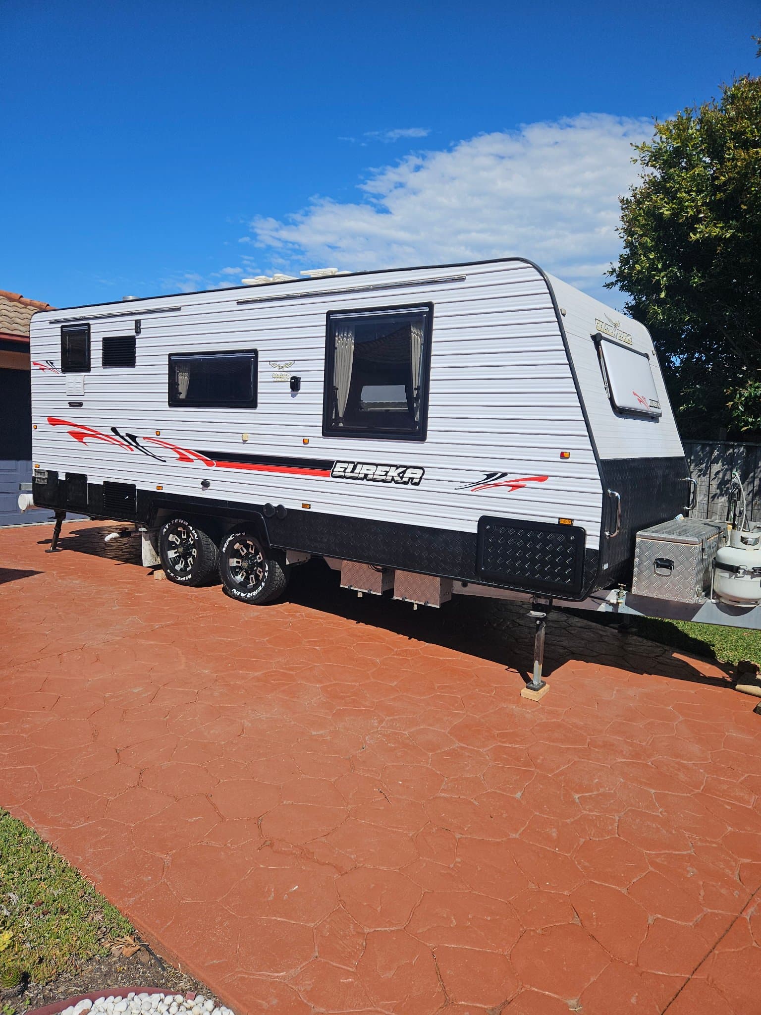 2017 Golden Eagle Caravans Eureka