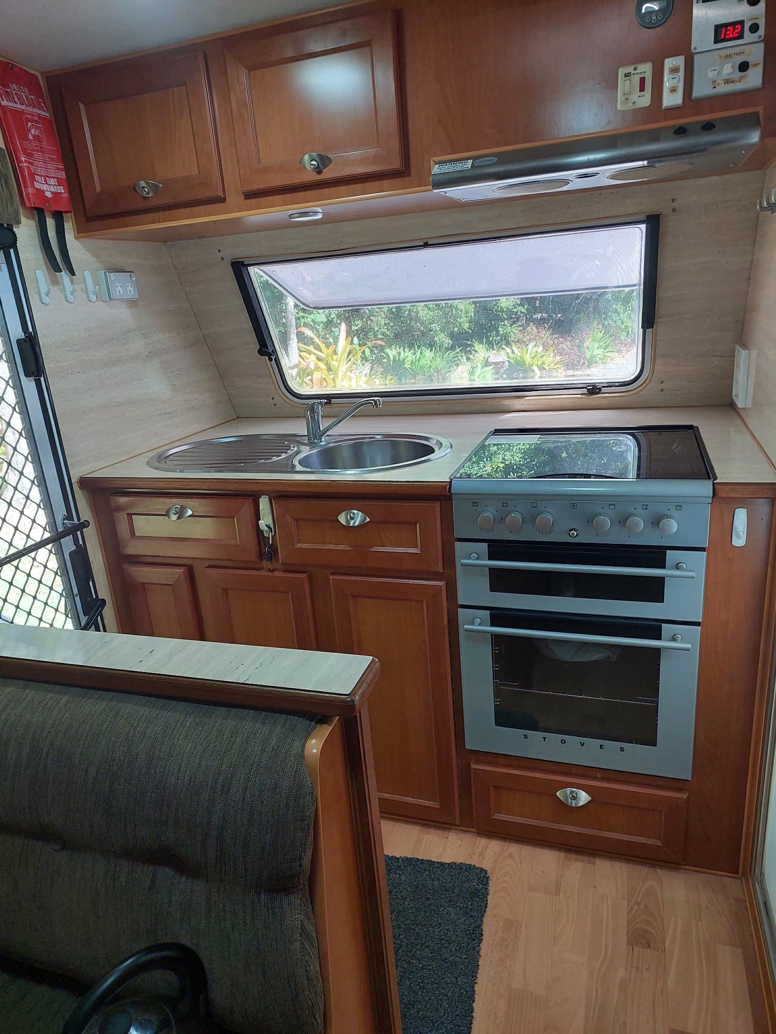 2011 Crusader Caravans X Country — photo 2