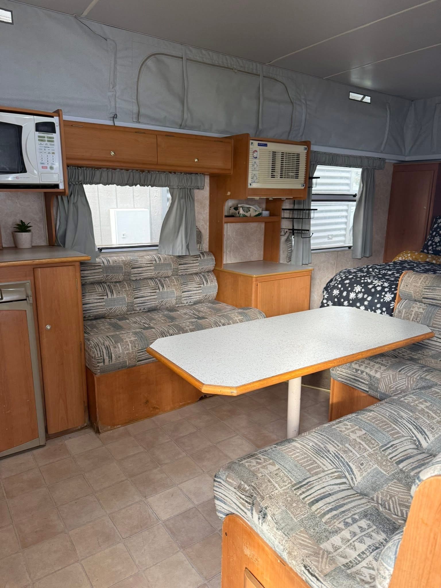 2004 Jayco Freedom — photo 2