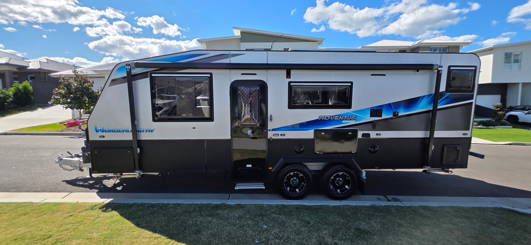 2017 Wonderland RV Adventus - AD2200 (Family)