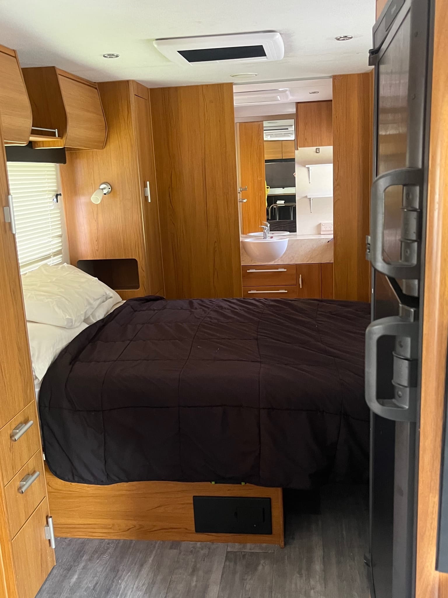 2010 Jayco Sterling 24.75-2 — photo 2