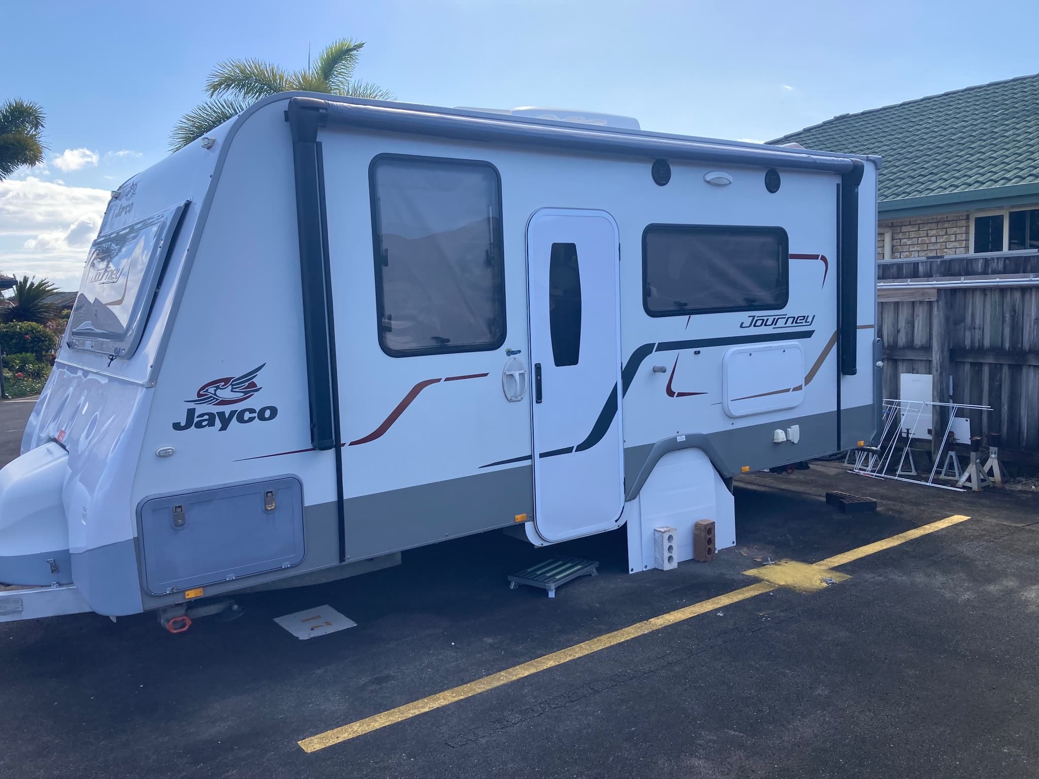 2020 Jayco Journey 16.51-3 — photo 2