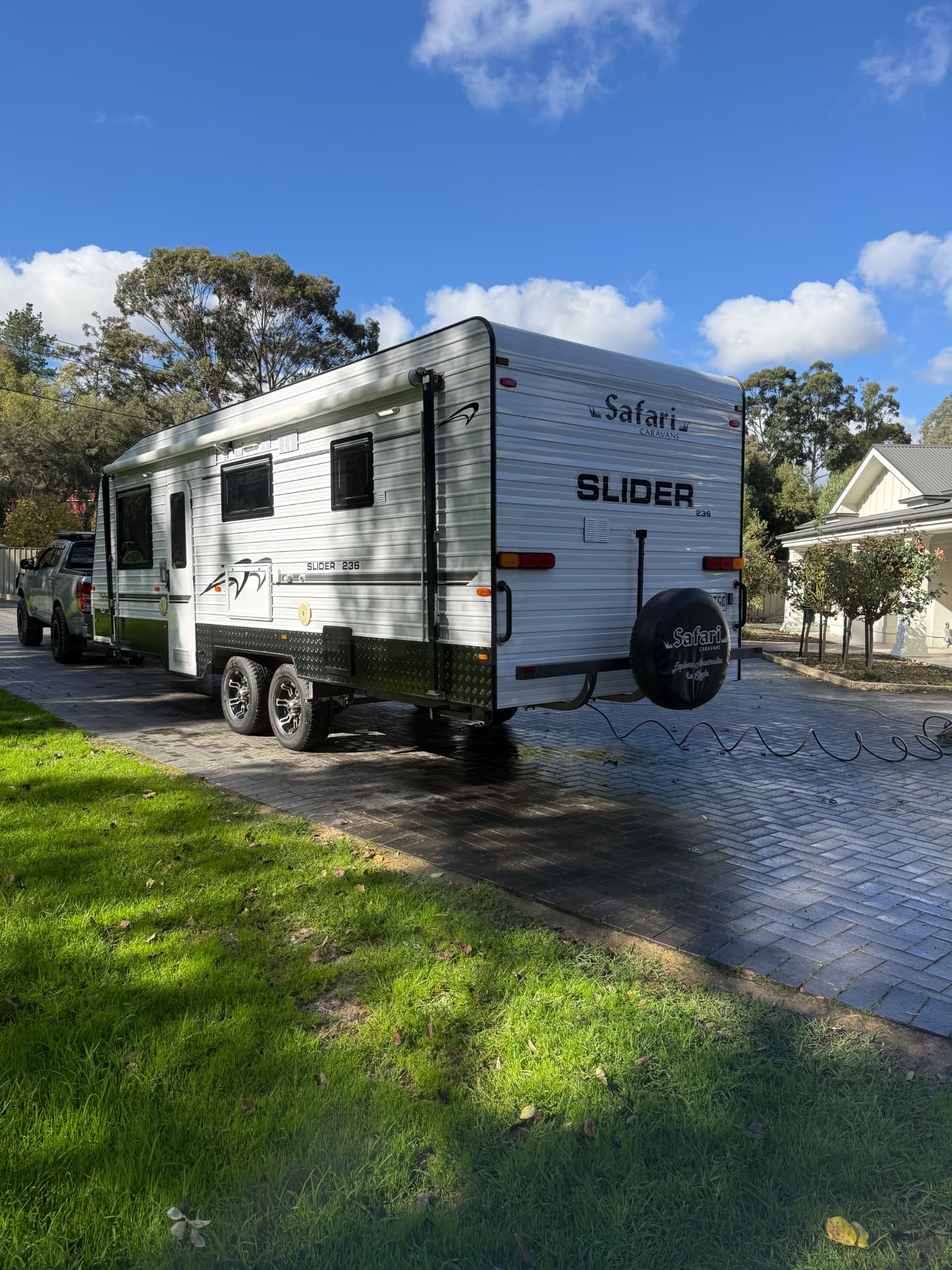 2015 Safari Caravans Delta Slider 23'6