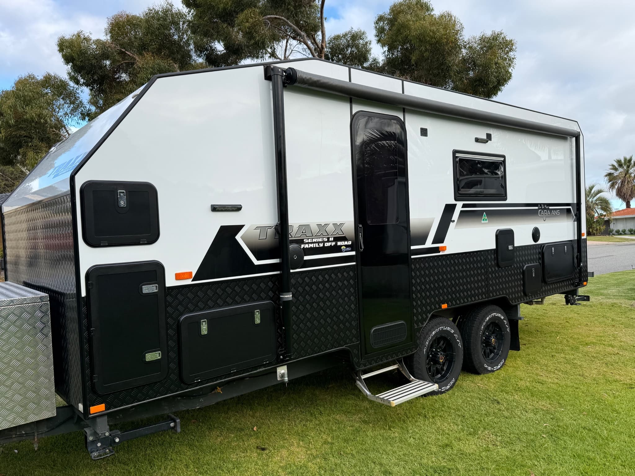 2022 On The Move Caravans Traxx Off Road 18'6 Family
